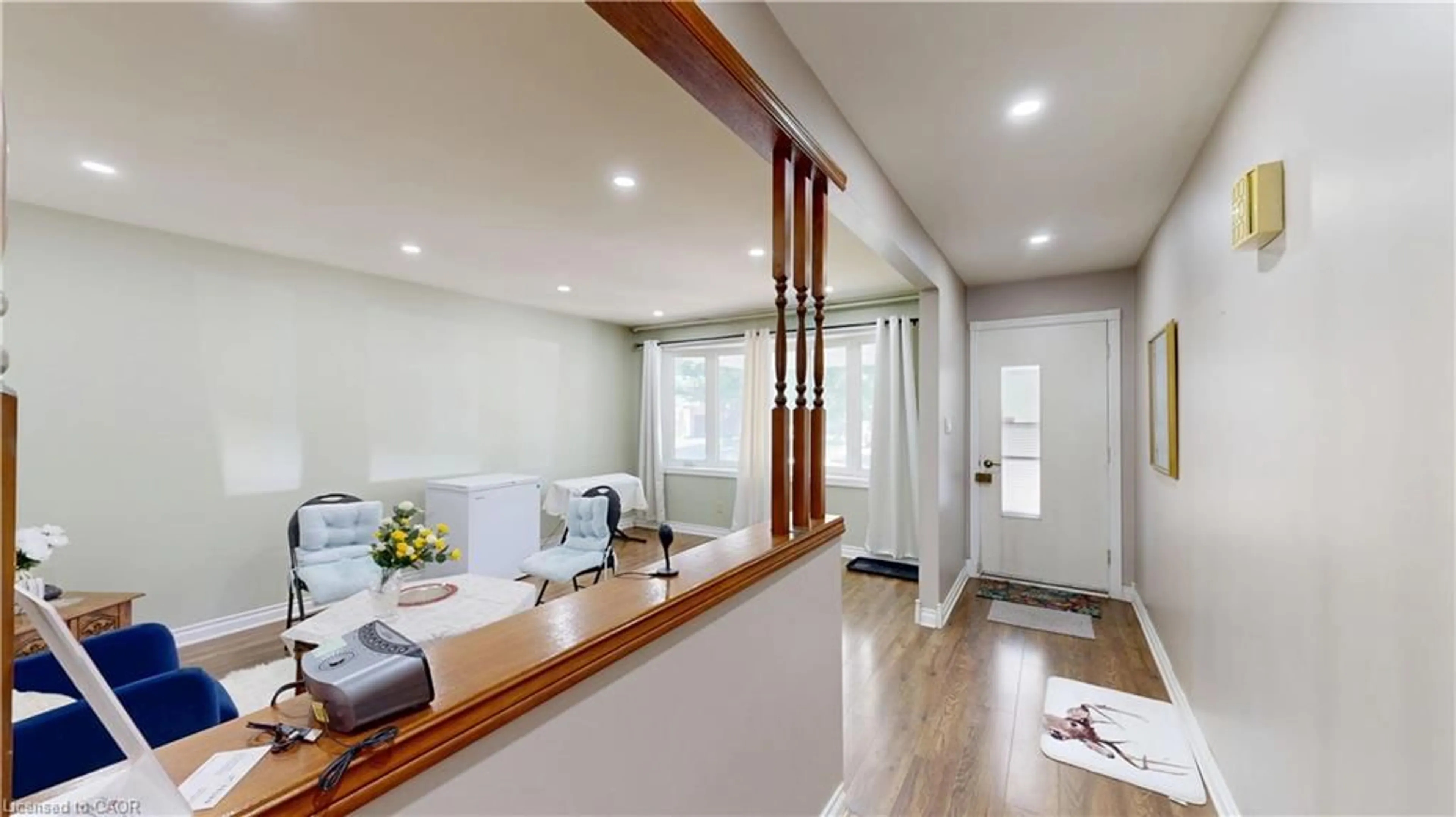 Indoor foyer for 31 Applewood Lane, London Ontario N6J 3P9
