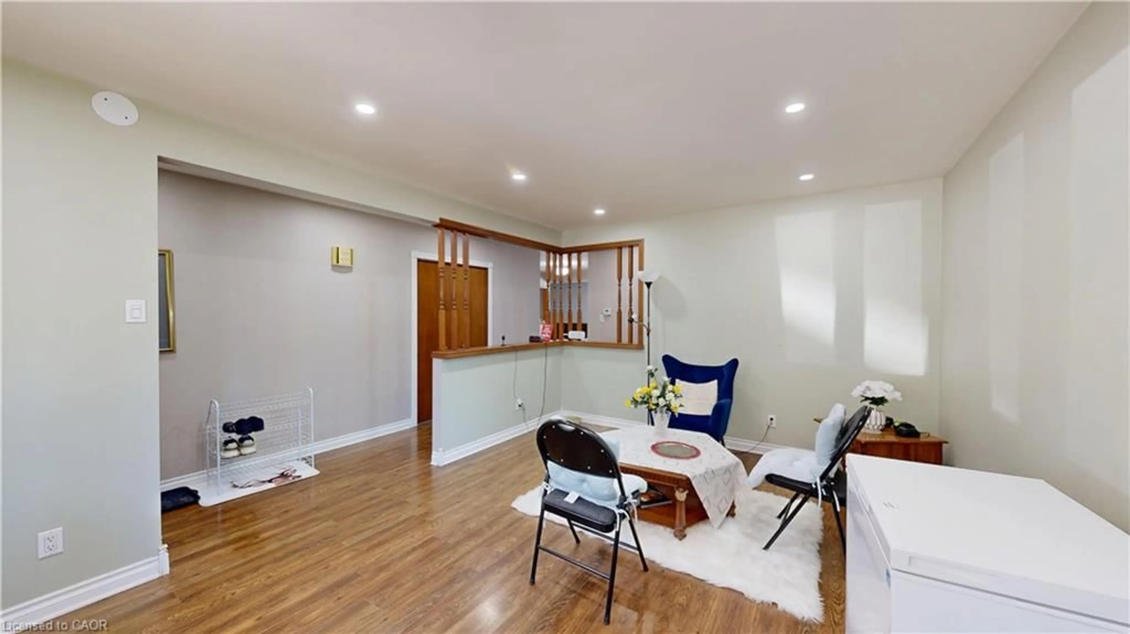 Living room with furniture, wood/laminate floor for 31 Applewood Lane, London Ontario N6J 3P9