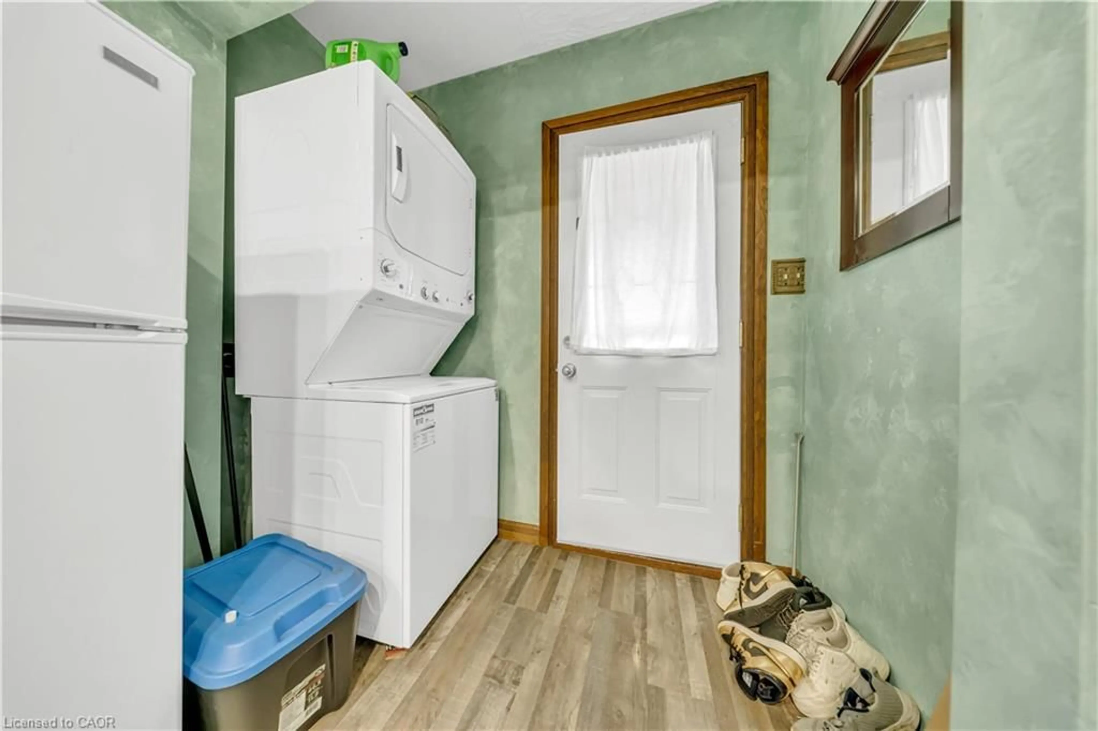 Laundry room for 478 Greenfield Ave, Kitchener Ontario N2C 1G1