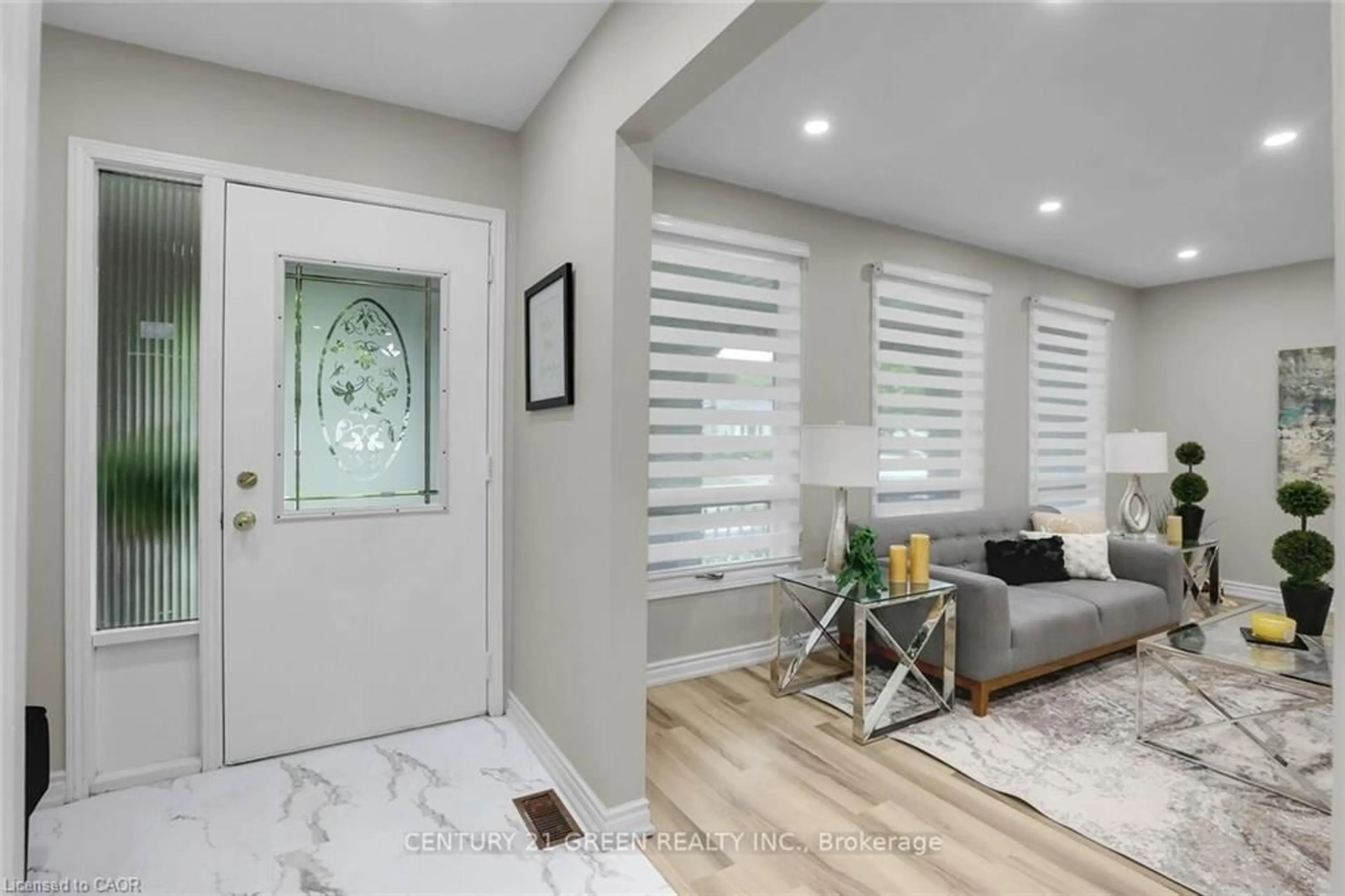 Indoor entryway for 7812 Badger Rd, Niagara Falls Ontario L2H 2J5