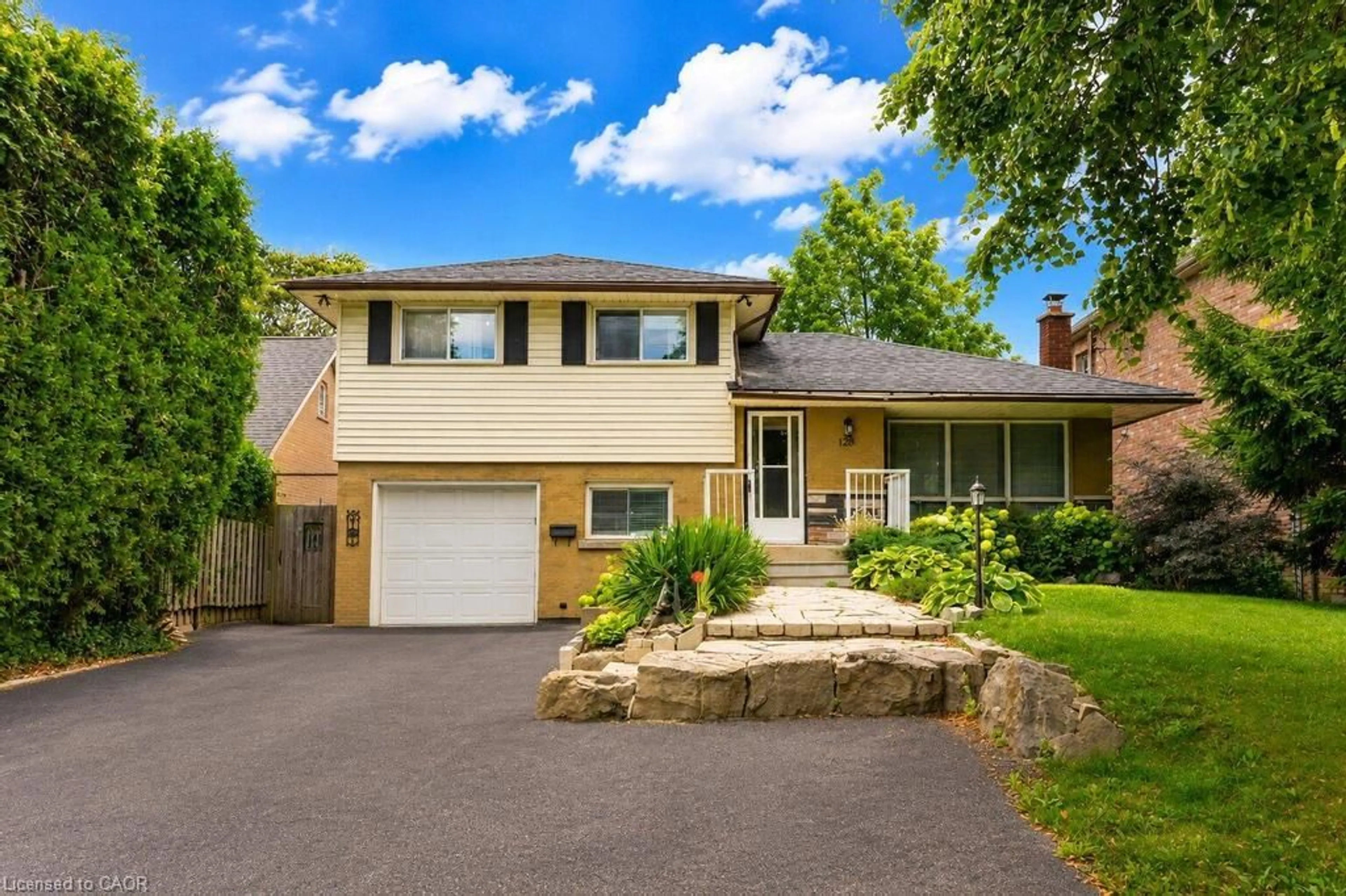 Home with vinyl exterior material, street for 120 Stone Church Rd, Hamilton Ontario L9B 1A3