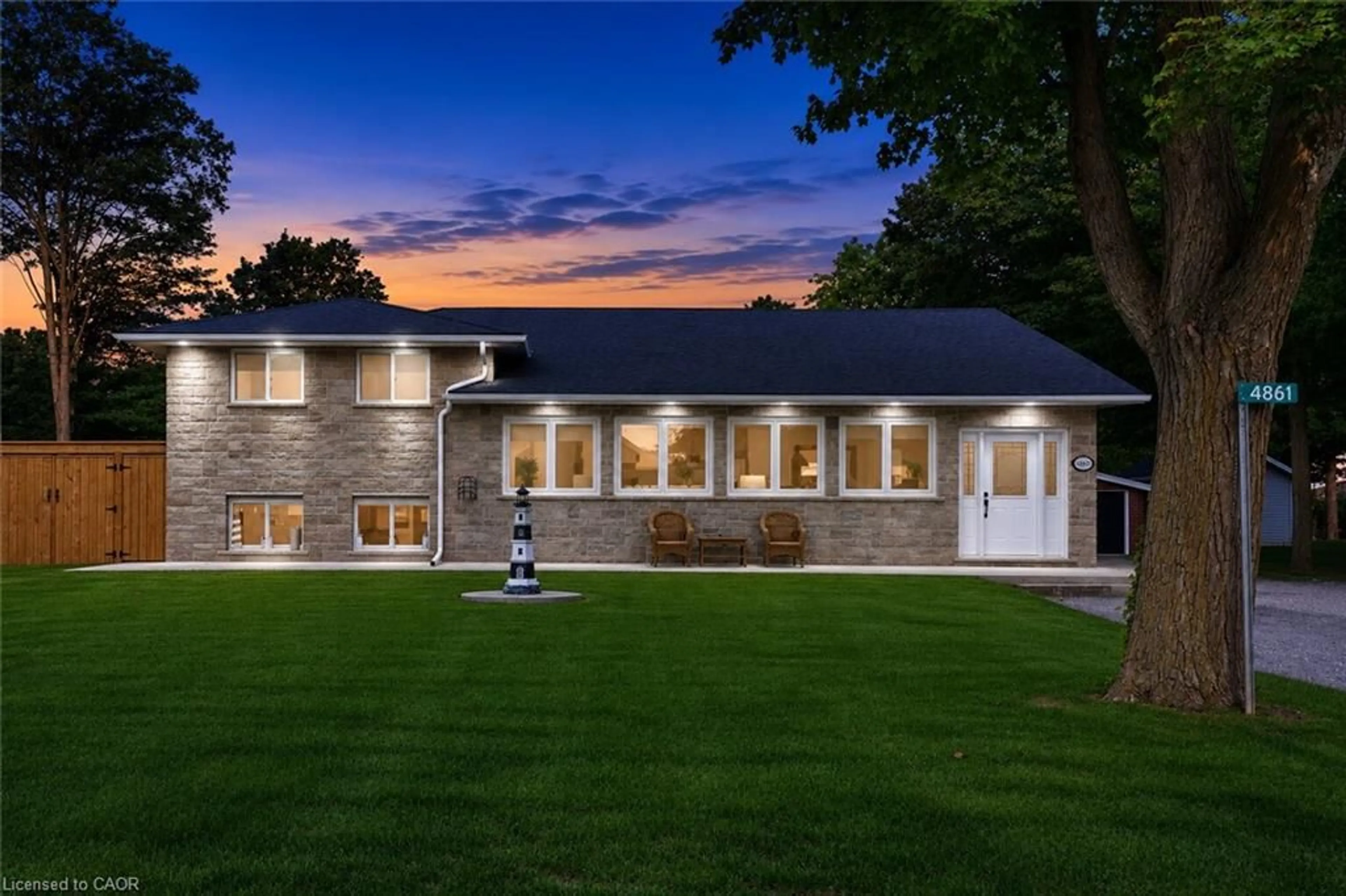Home with brick exterior material, unknown for 4861 Mapleview Cres, Sherkston Ontario L0S 1R0