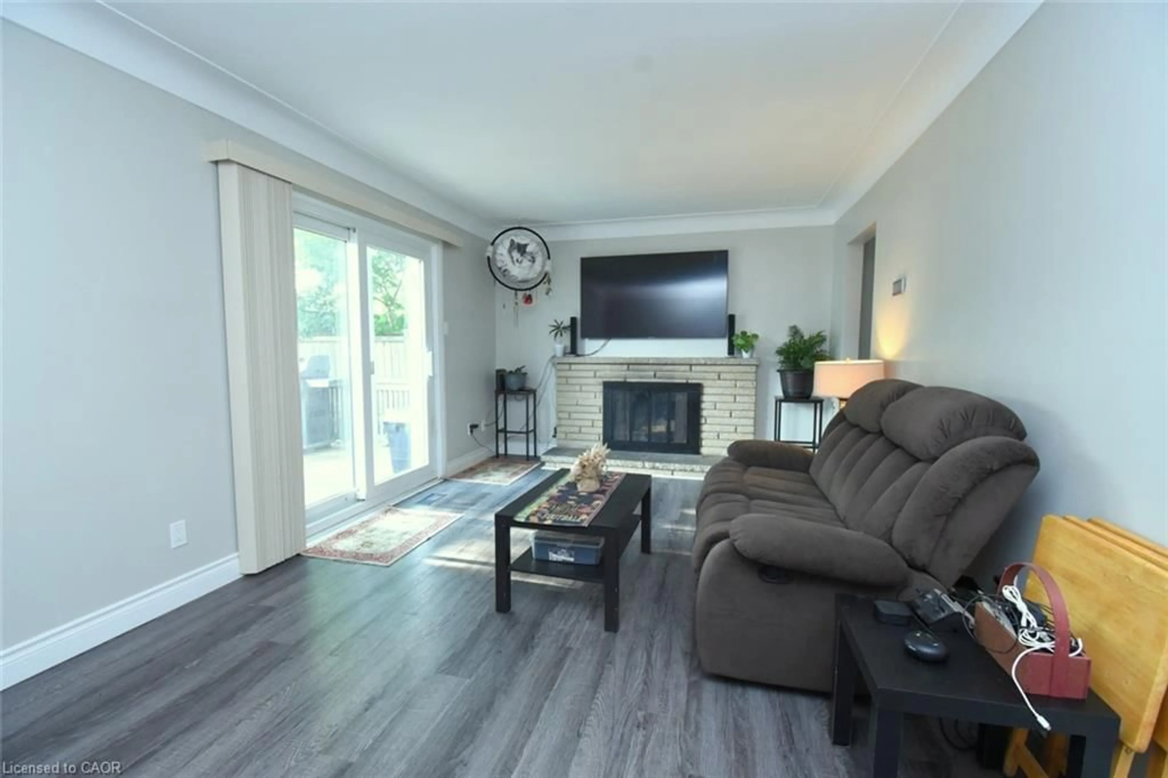 Living room with furniture, wood/laminate floor for 57 East 31st St, Hamilton Ontario L8V 3N8