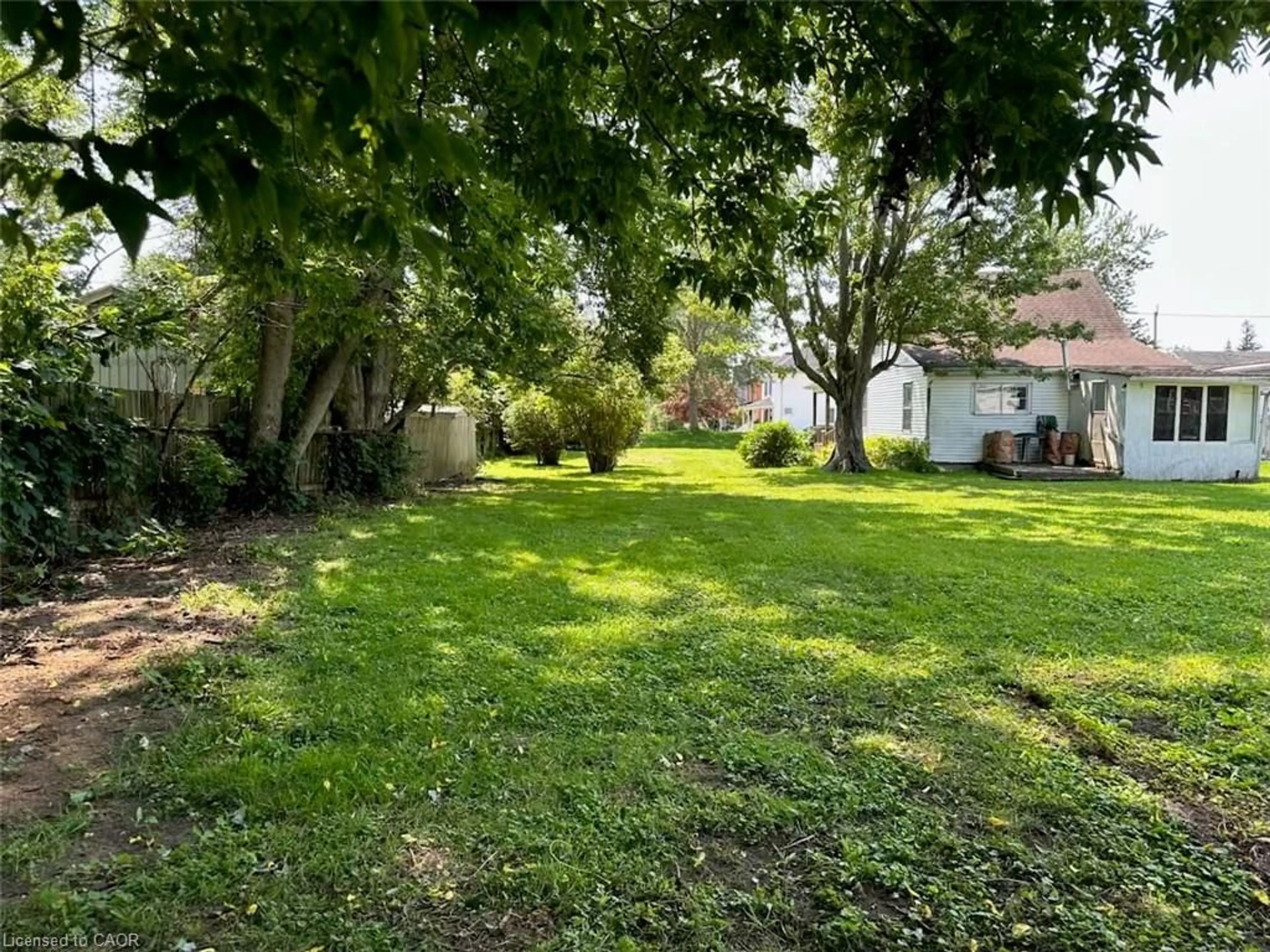 A pic from outside/outdoor area/front of a property/back of a property/a pic from drone, unknown for VL North Cayuga St, Dunnville Ontario N1A 1P4