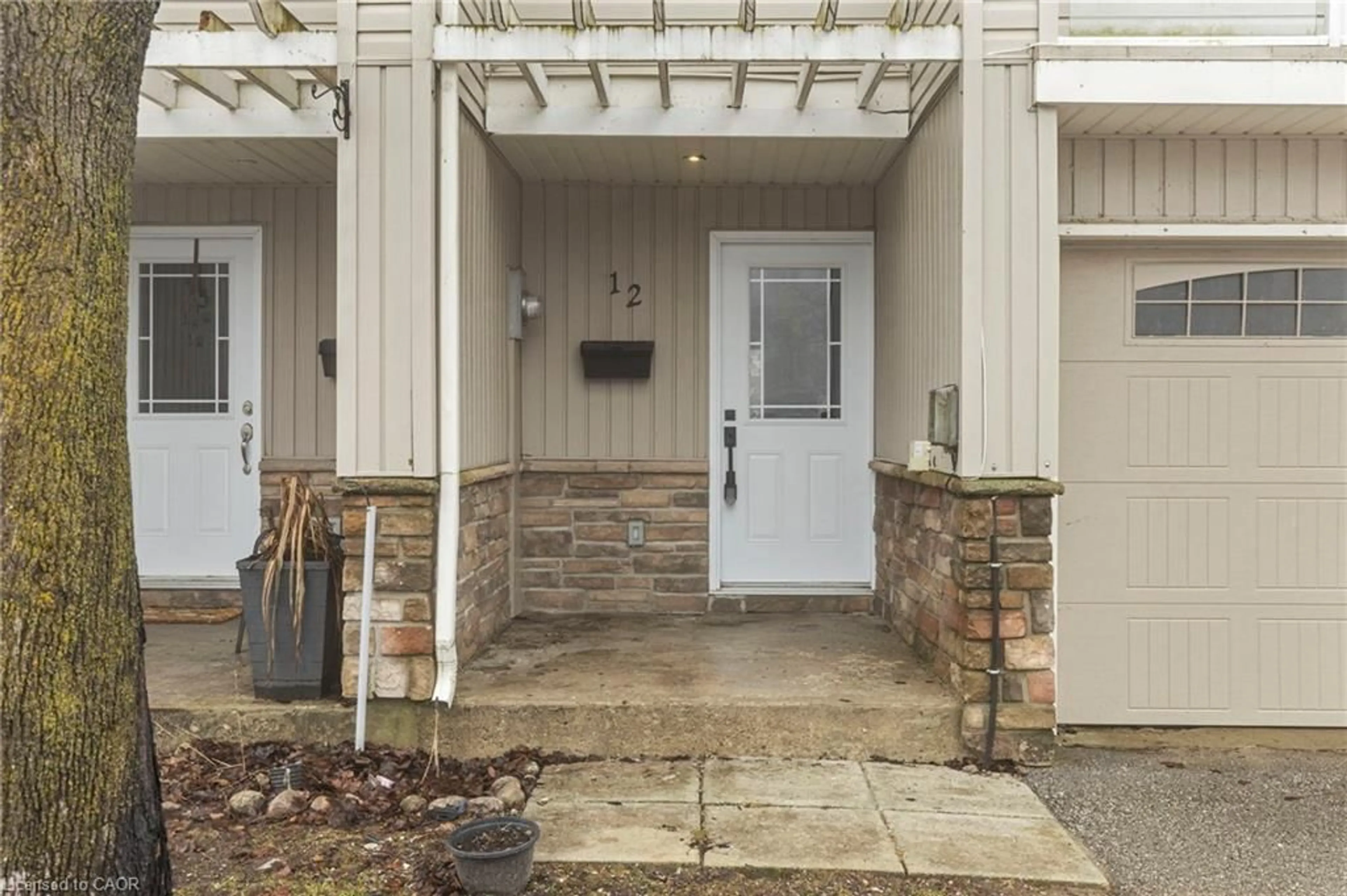 Indoor entryway for 12 Lankin Blvd #12, Orillia Ontario L3V 6T2