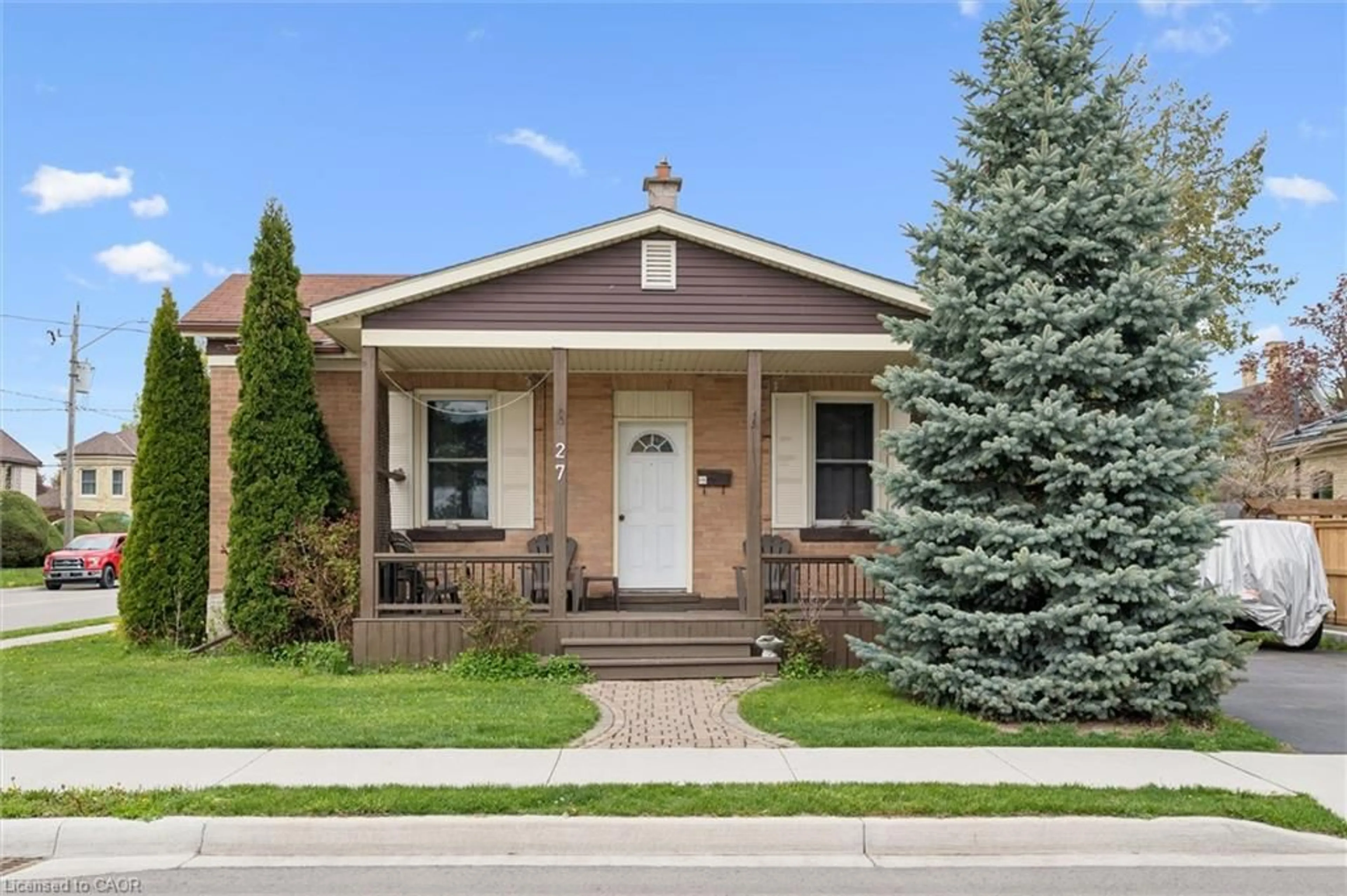 Home with brick exterior material, street for 27 Roseview Ave, Cambridge Ontario N1R 4A5