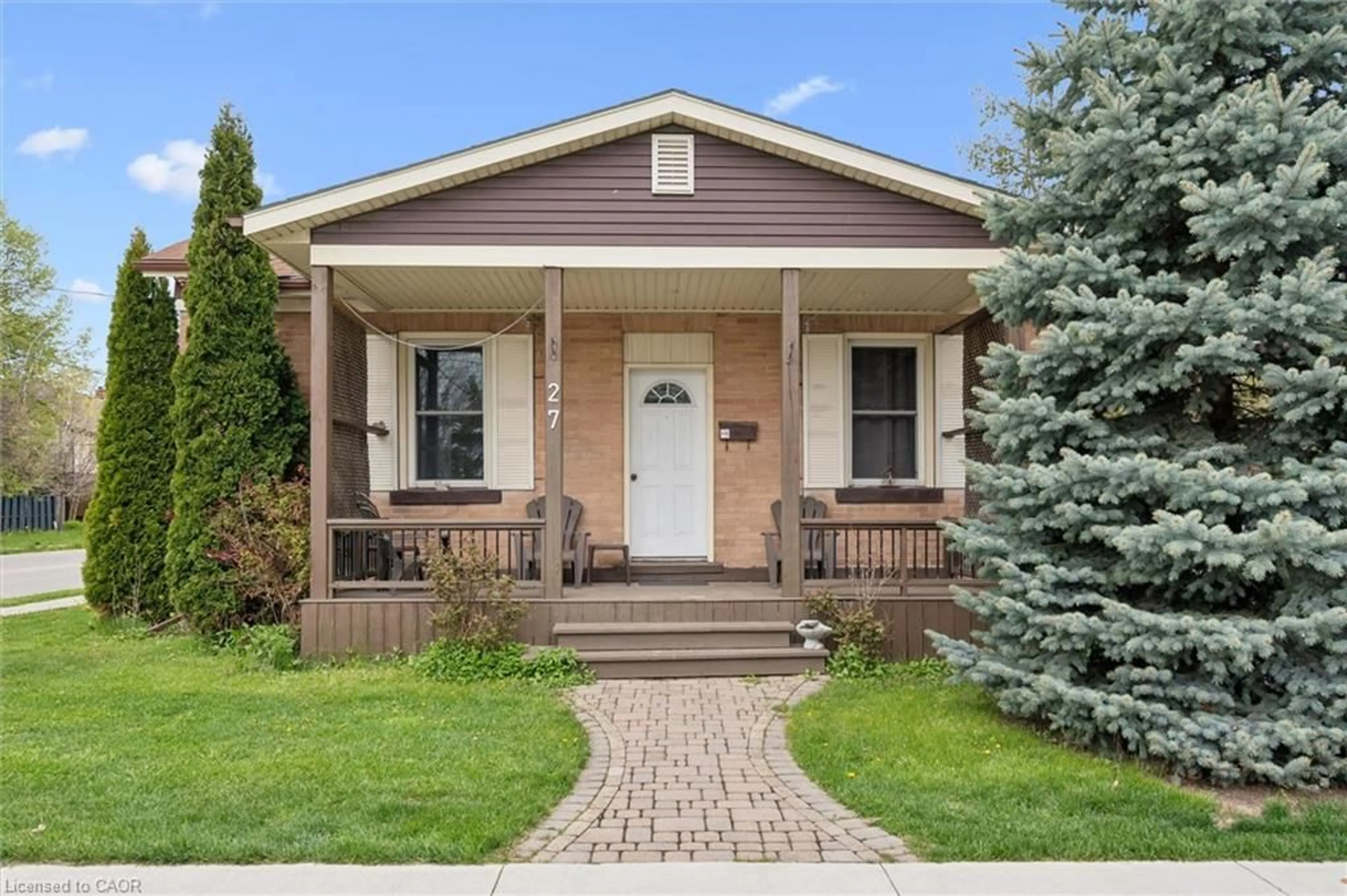 Home with brick exterior material, street for 27 Roseview Ave, Cambridge Ontario N1R 4A5