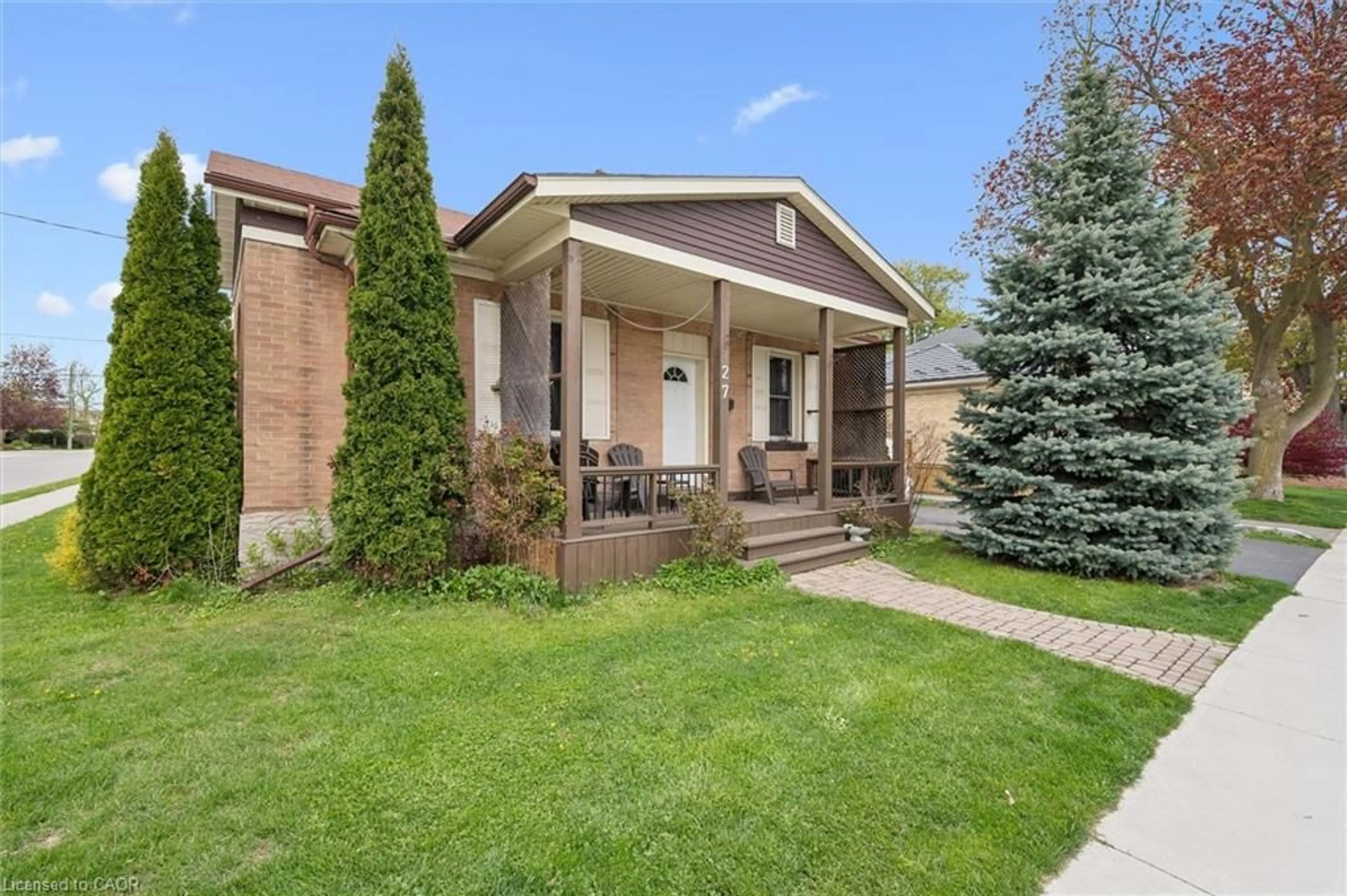 Home with brick exterior material, street for 27 Roseview Ave, Cambridge Ontario N1R 4A5