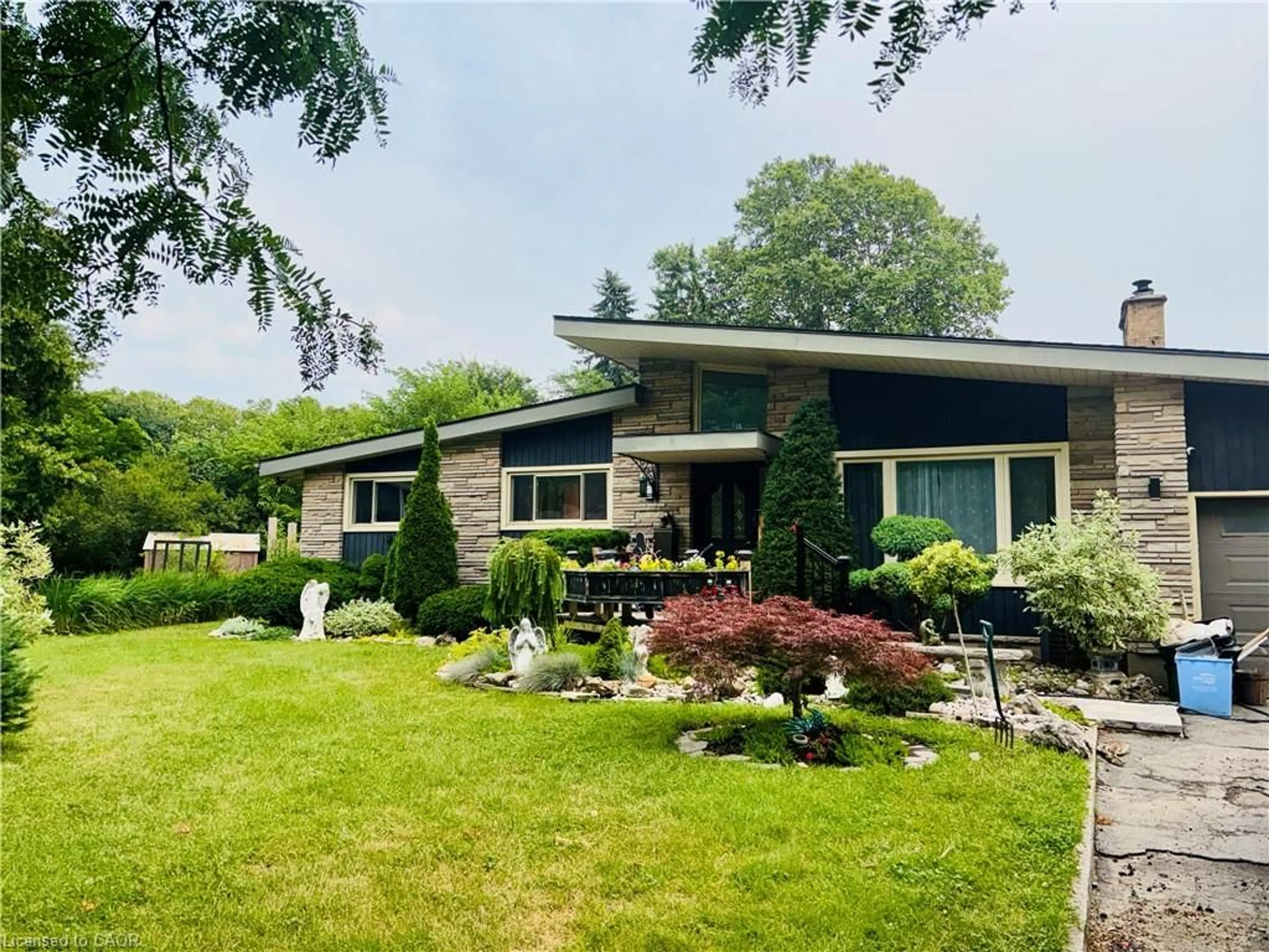 A pic from outside/outdoor area/front of a property/back of a property/a pic from drone, unknown for 4400 Petrie Crt, Niagara Falls Ontario L2E 6L9