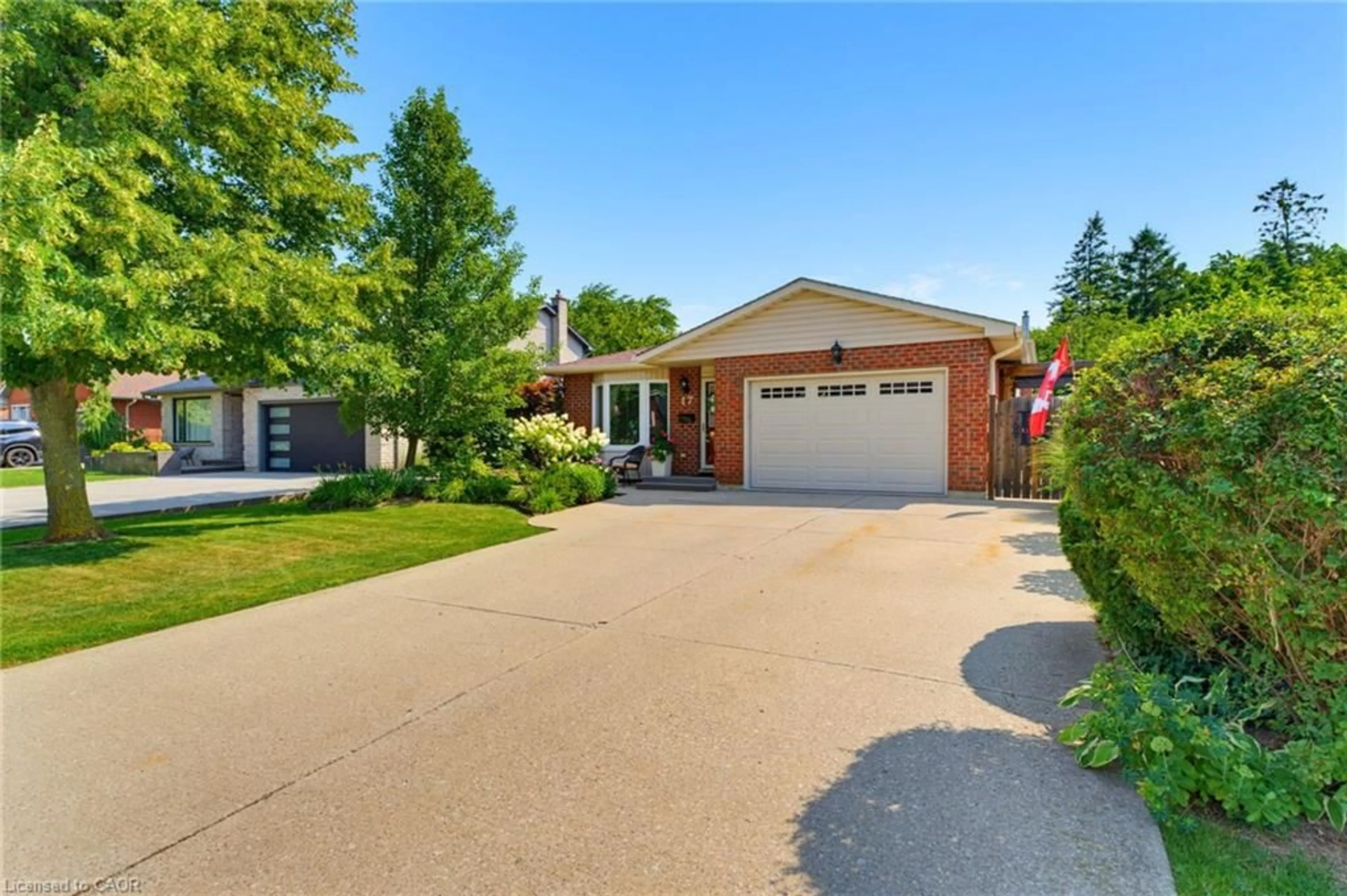 Home with brick exterior material, street for 17 Buchanan Dr, Caledonia Ontario N3W 1H1