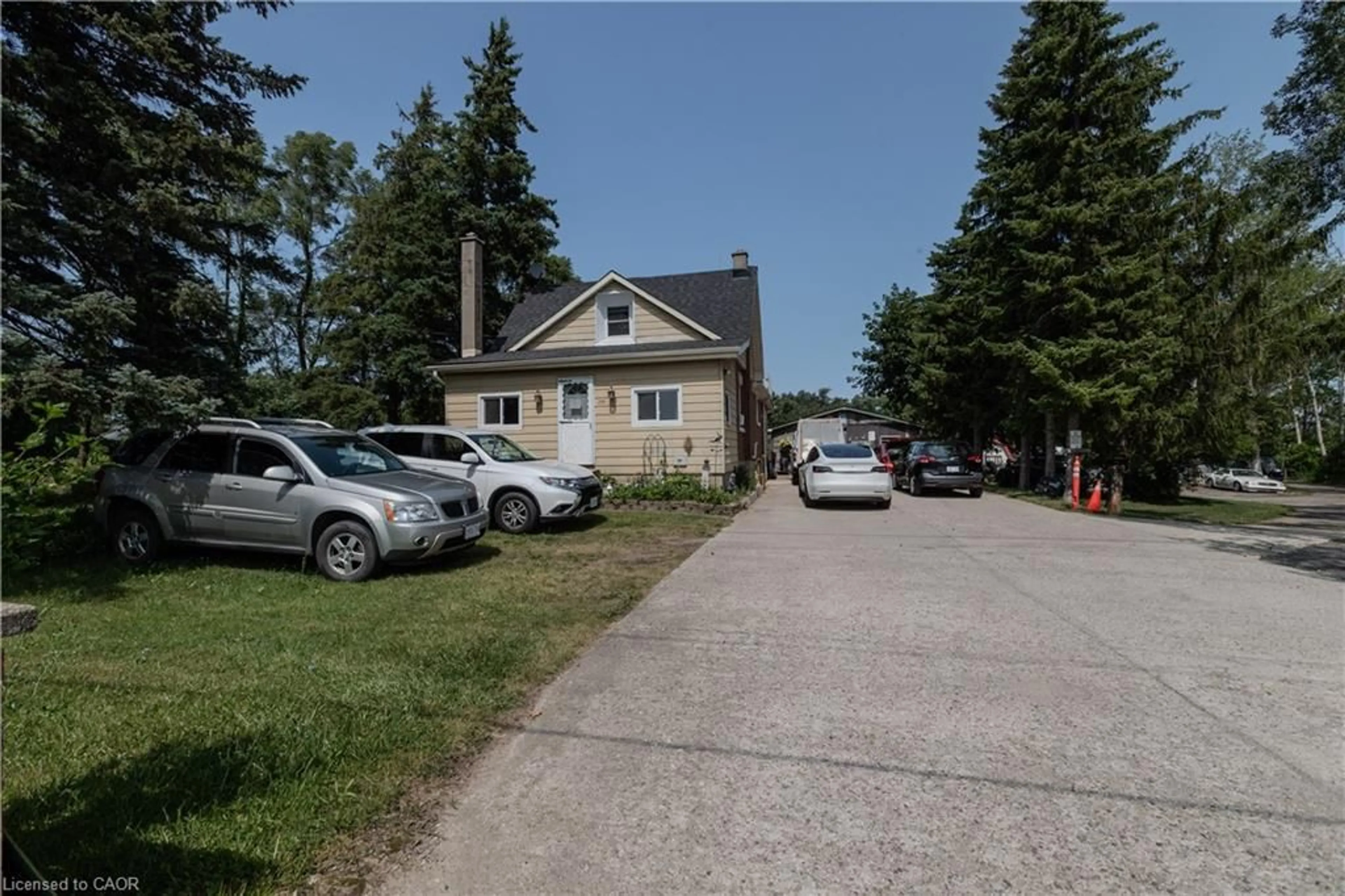 A pic from outside/outdoor area/front of a property/back of a property/a pic from drone, street for 275 Woolwich St, Breslau Ontario N0B 1M0