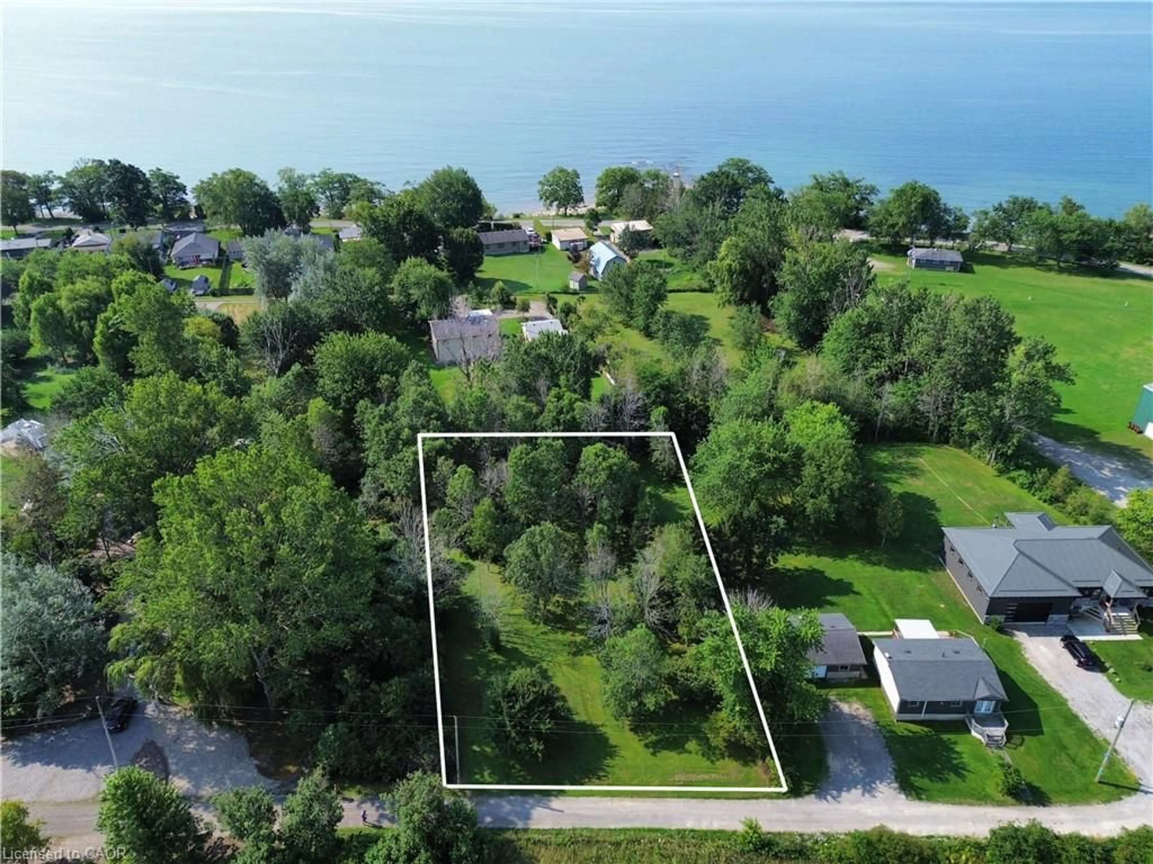 A pic from outside/outdoor area/front of a property/back of a property/a pic from drone, water/lake/river/ocean view for 10 Humming Bird Lane, Selkirk Ontario N0A 1P0