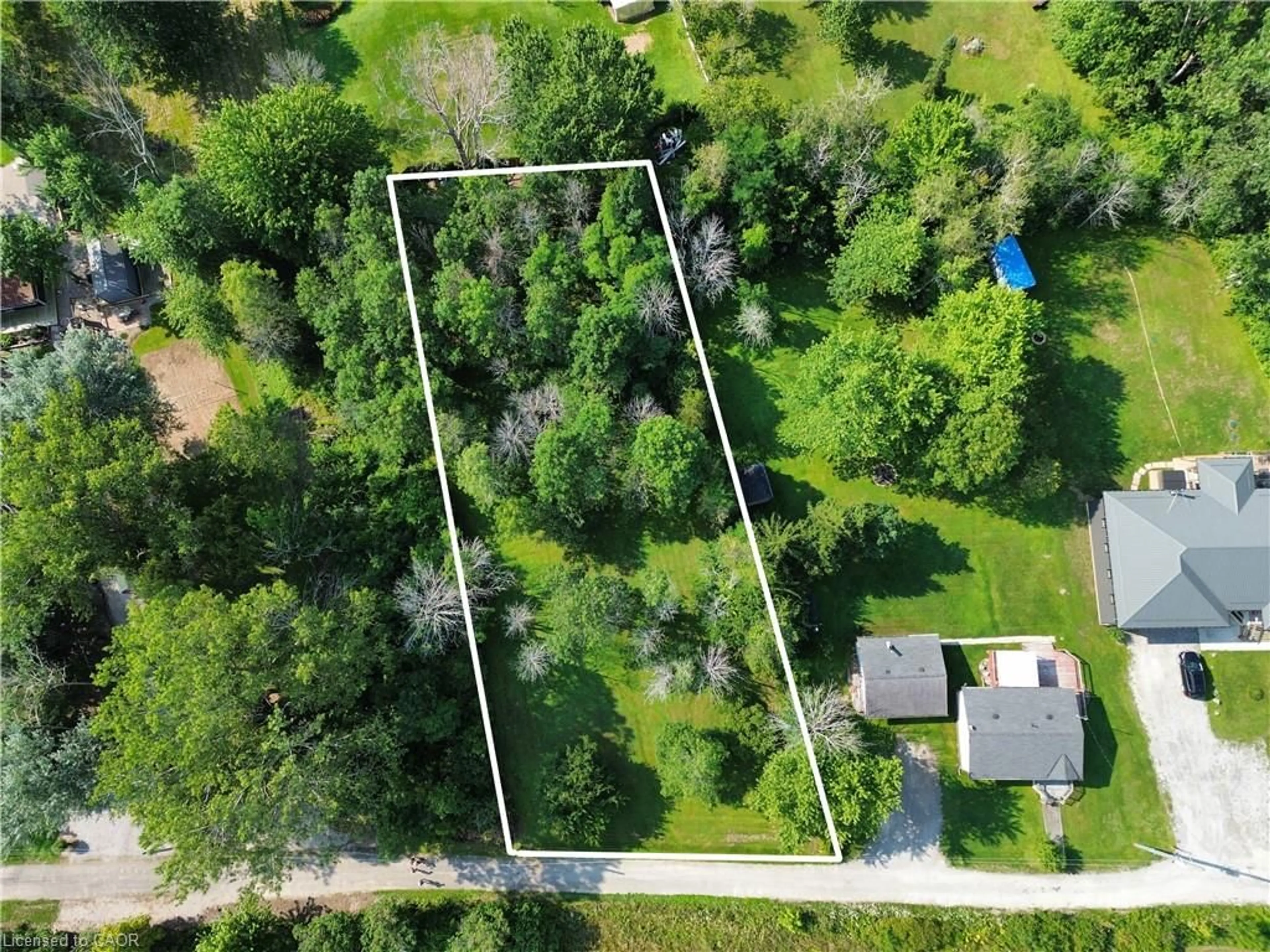 A pic from outside/outdoor area/front of a property/back of a property/a pic from drone, unknown for 10 Humming Bird Lane, Selkirk Ontario N0A 1P0