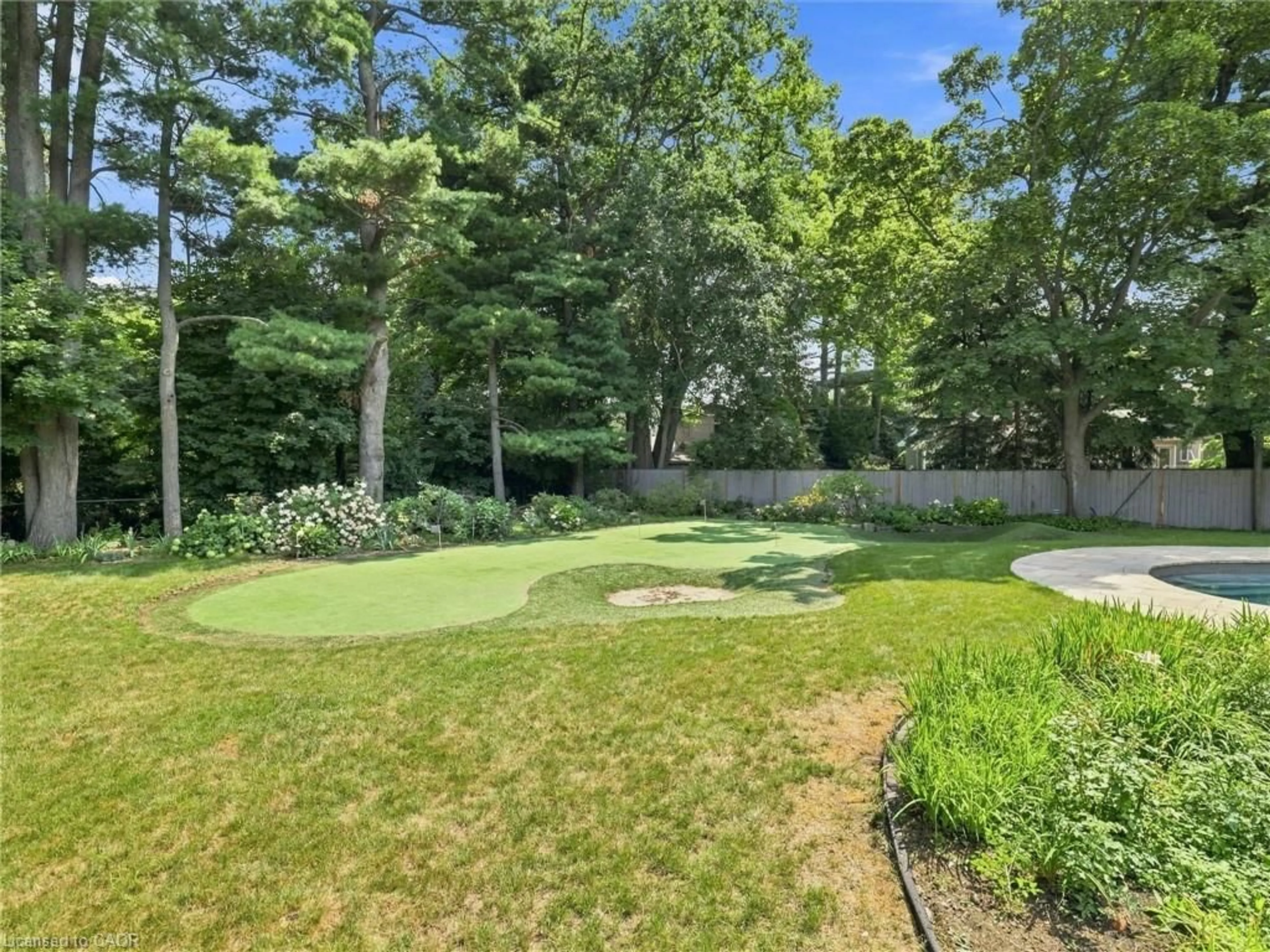 Patio, forest/trees view for 2076 Glenforest Cres, Oakville Ontario L6J 2G1