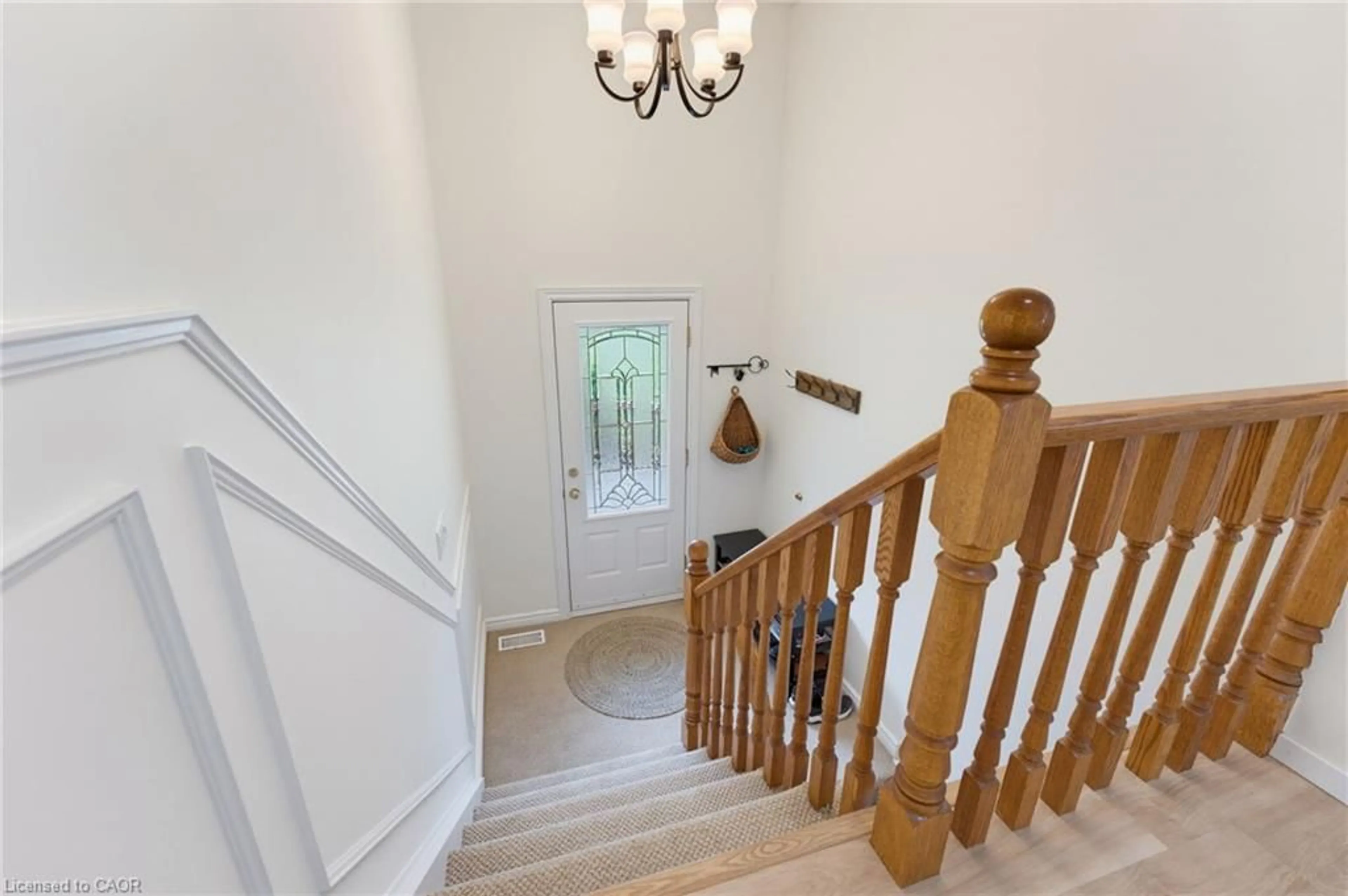 Indoor foyer for 200 Lynden Rd, Flamborough Ontario L0R 1T0