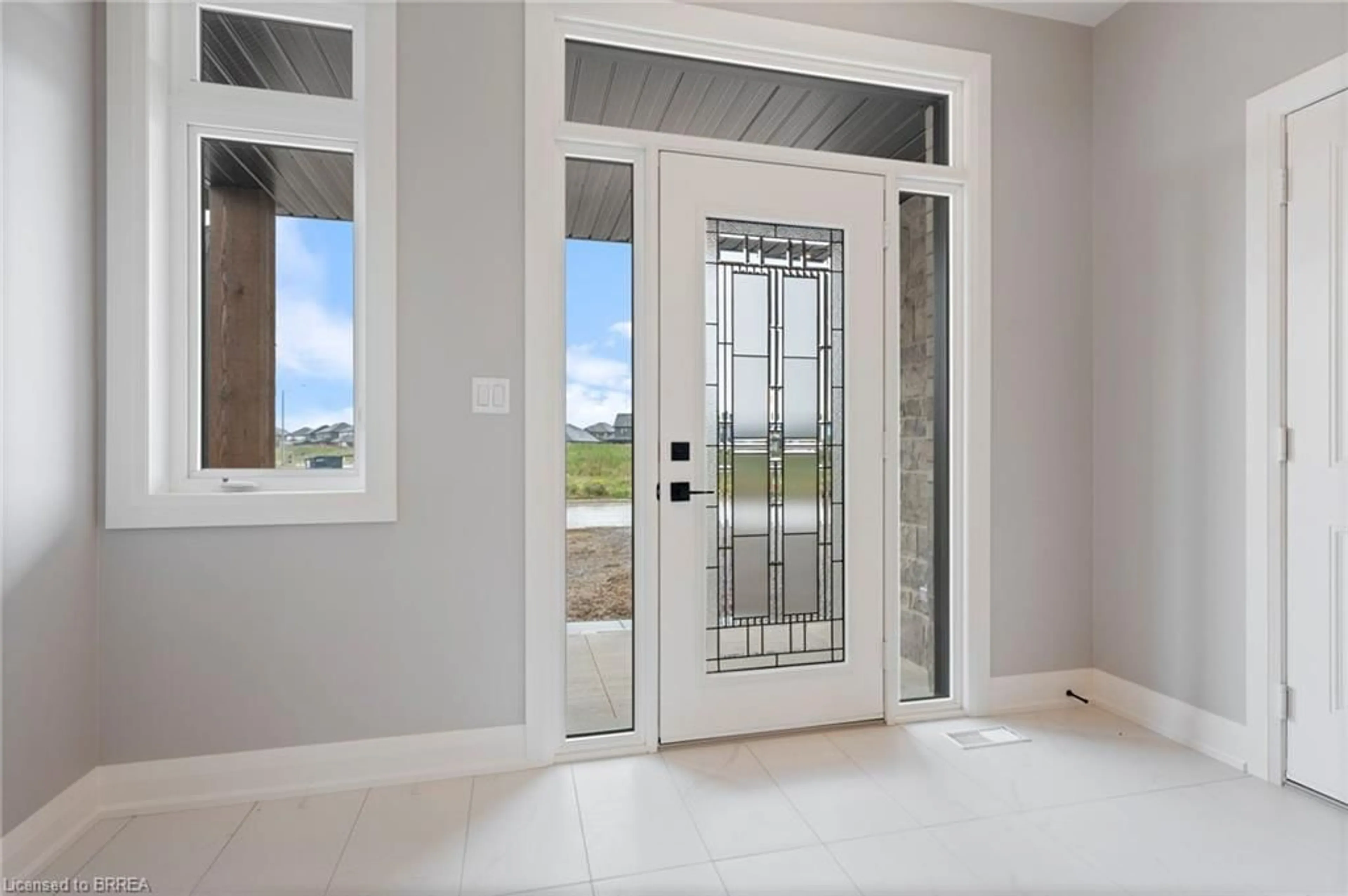 Indoor entryway for 163 Craddock Blvd, Jarvis Ontario N0A 1J0