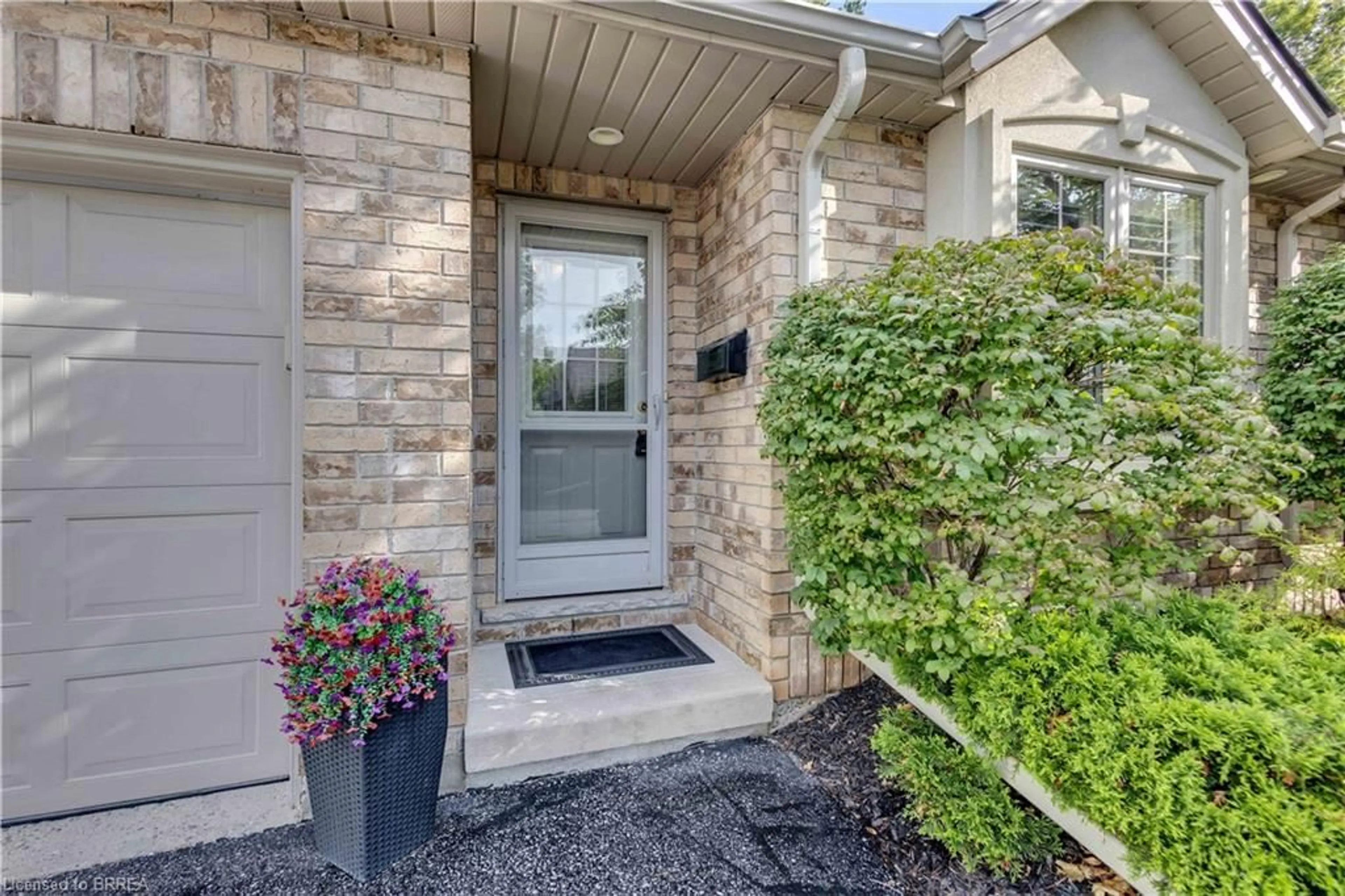 Indoor entryway for 633 Park Rd #13, Brantford Ontario N3R 8B6