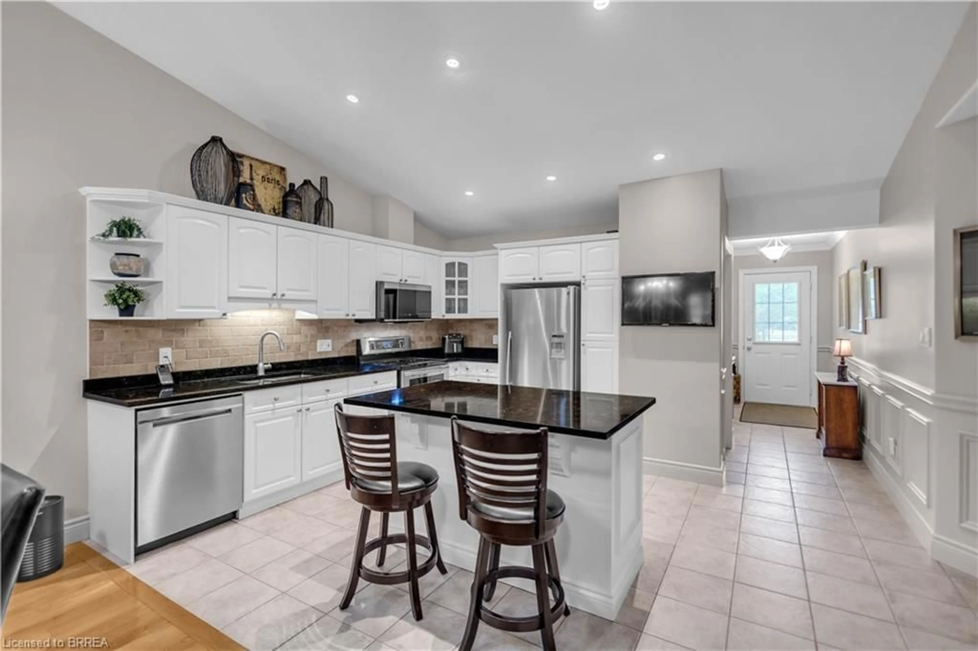 Open concept kitchen, ceramic/tile floor for 633 Park Rd #13, Brantford Ontario N3R 8B6