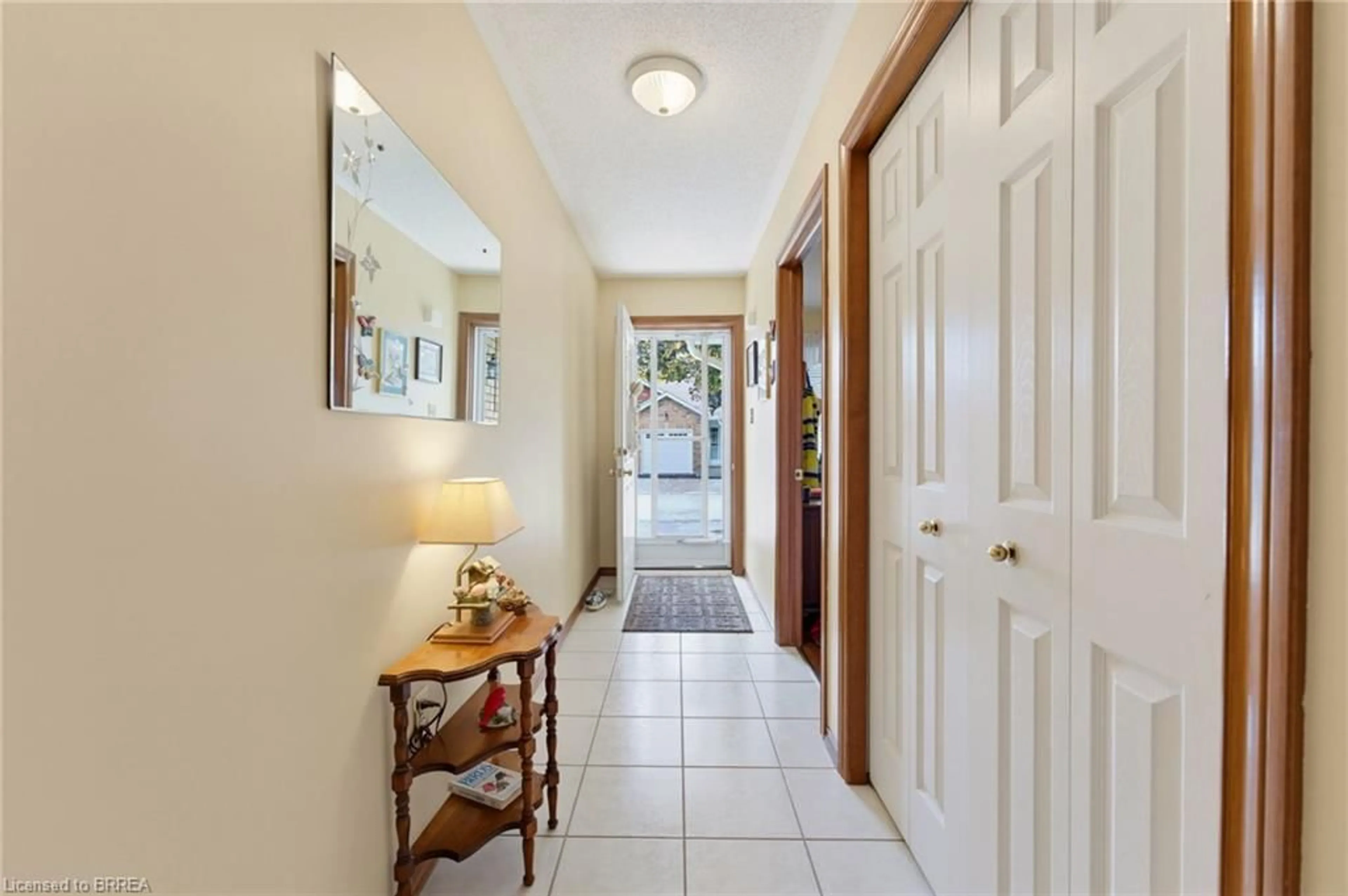 Indoor entryway for 60 Whitlaw Way #10, Paris Ontario N3L 4C3