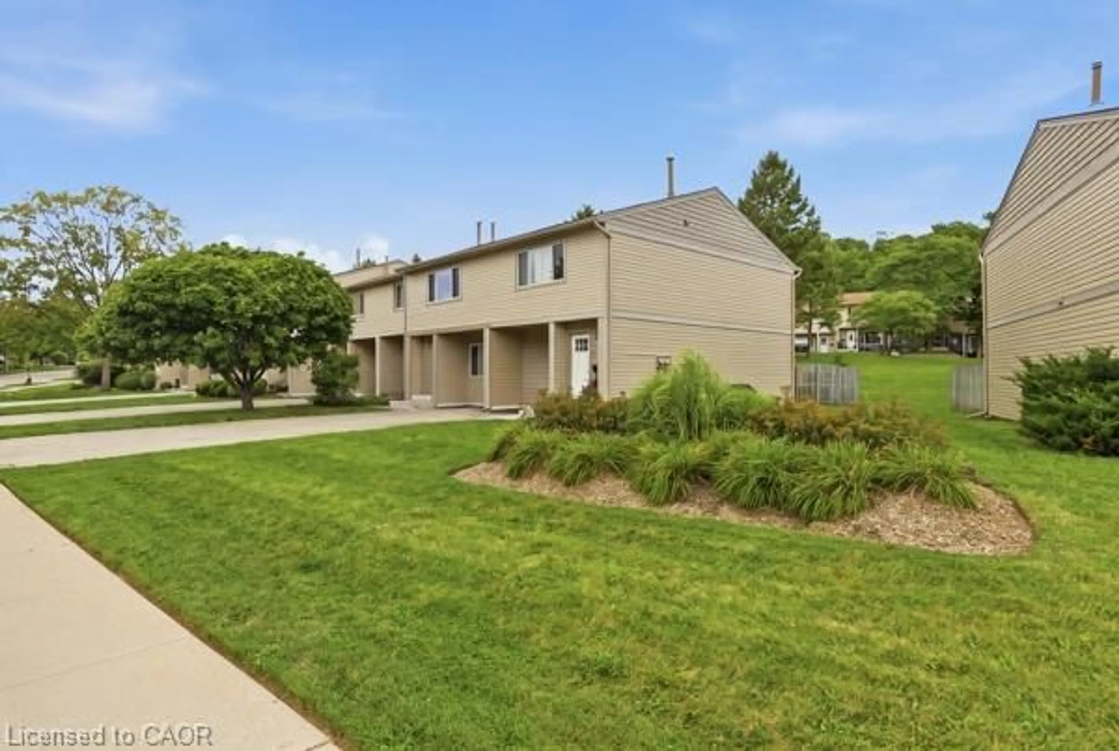A pic from outside/outdoor area/front of a property/back of a property/a pic from drone, unknown for 15 Green Valley Dr #41, Kitchener Ontario N2P 1K7