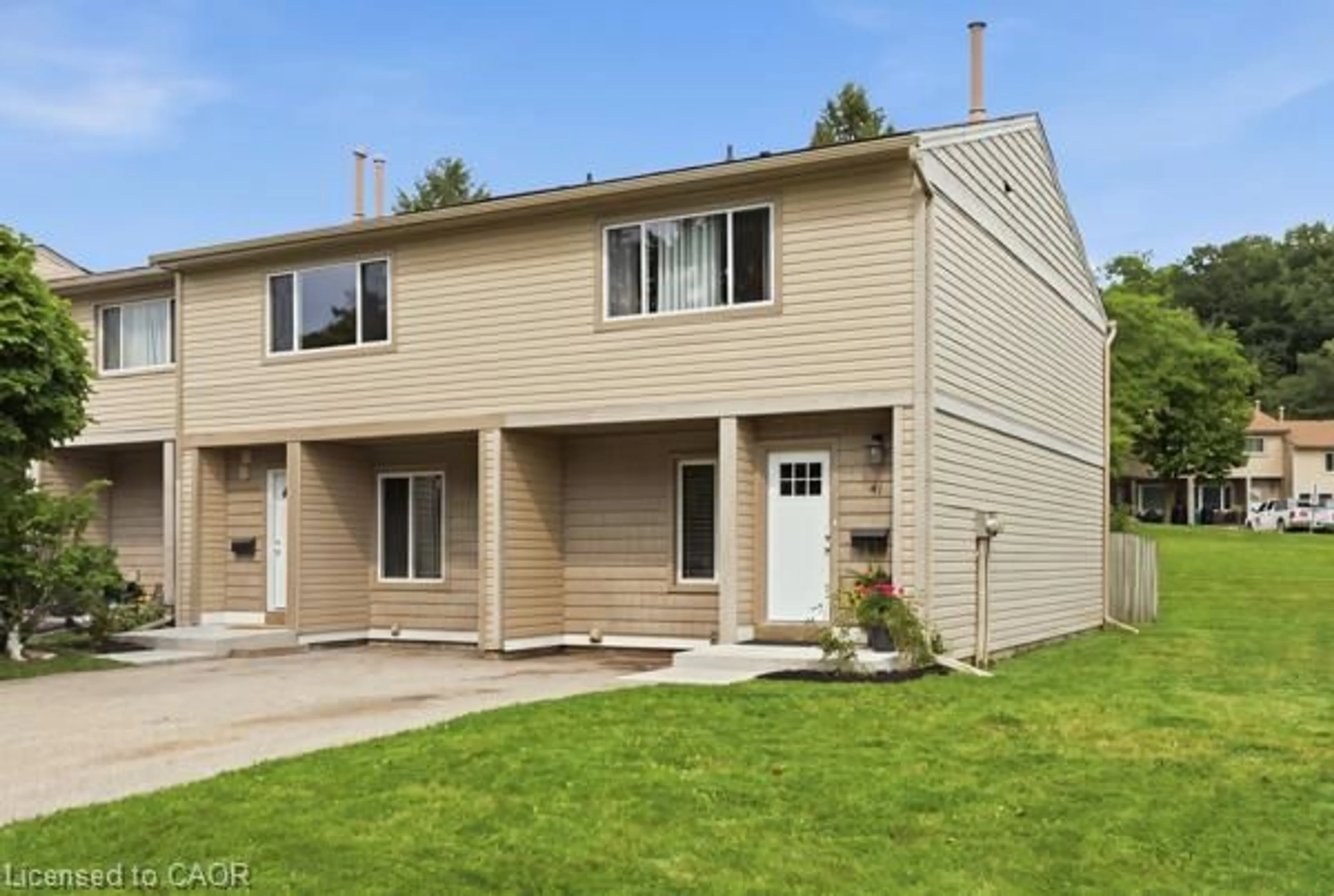 Home with vinyl exterior material, street for 15 Green Valley Dr #41, Kitchener Ontario N2P 1K7