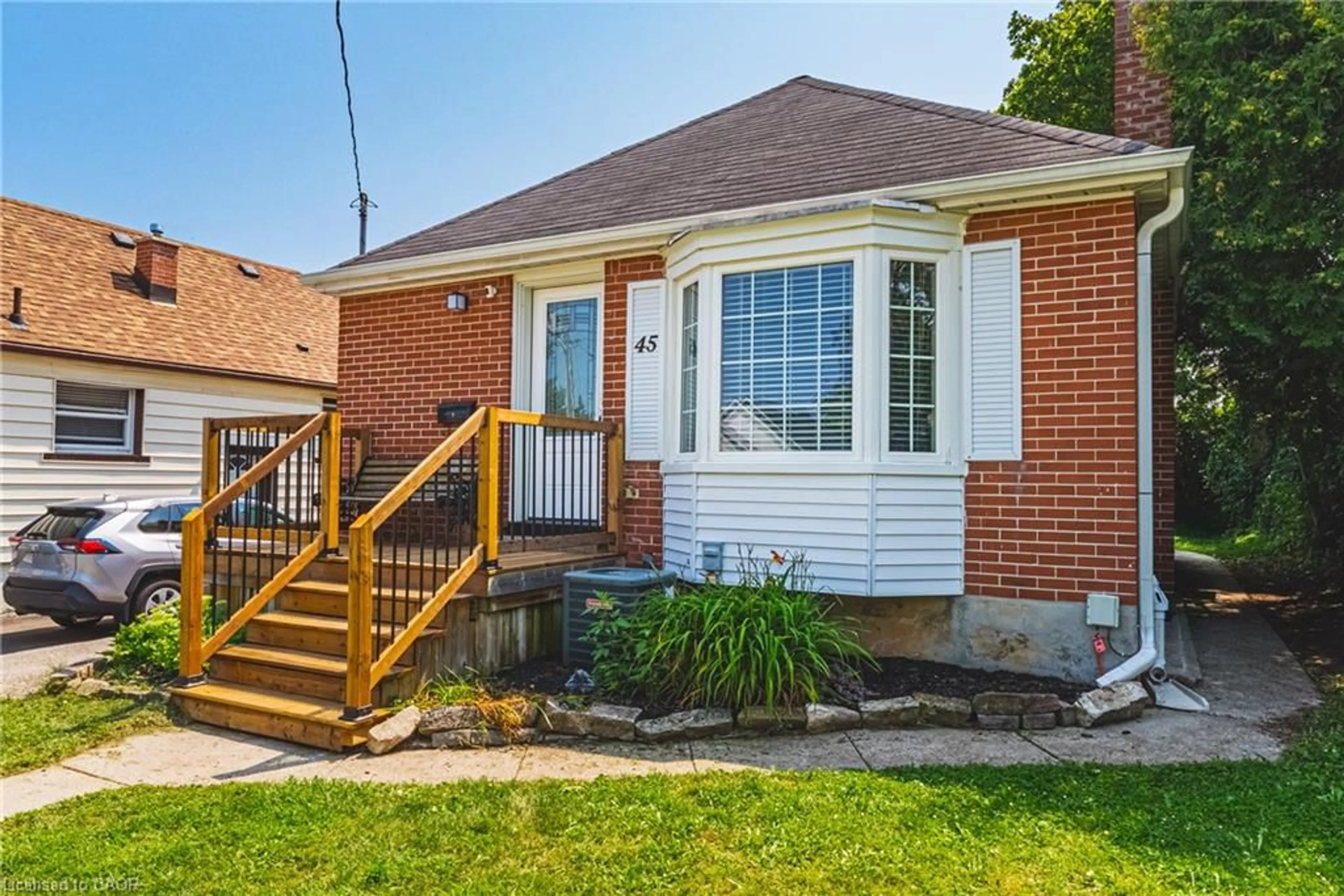Home with brick exterior material, street for 45 Second Ave, Cambridge Ontario N1S 2C2