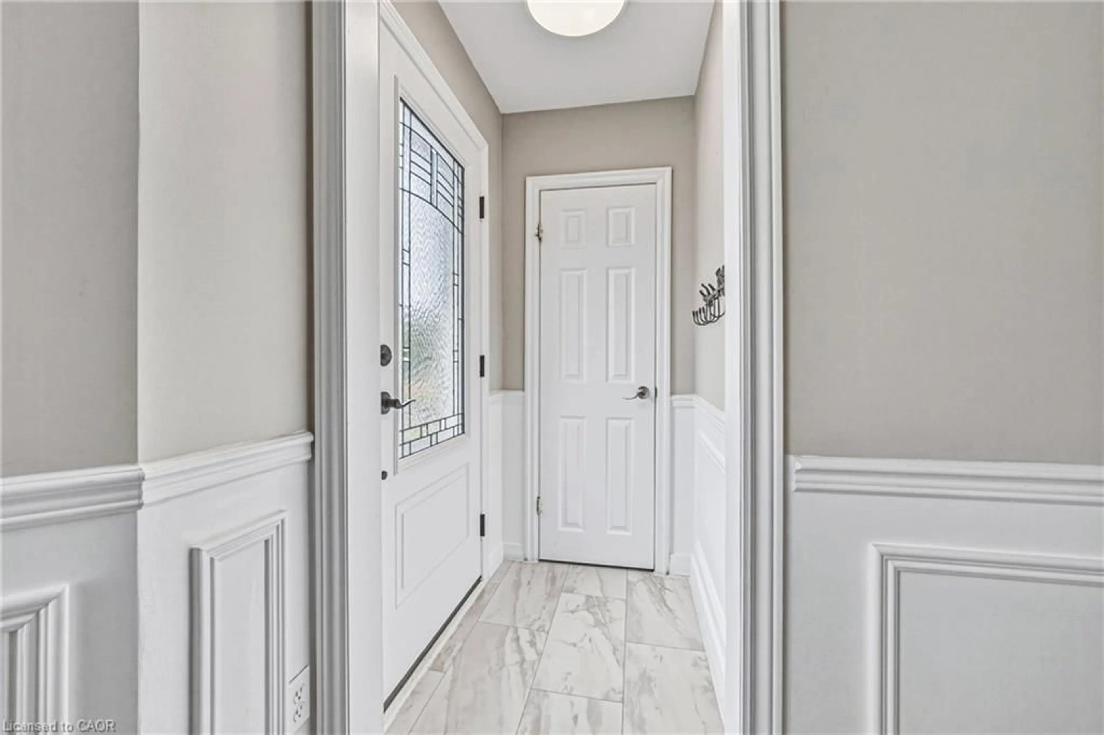 Indoor entryway for 45 Second Ave, Cambridge Ontario N1S 2C2