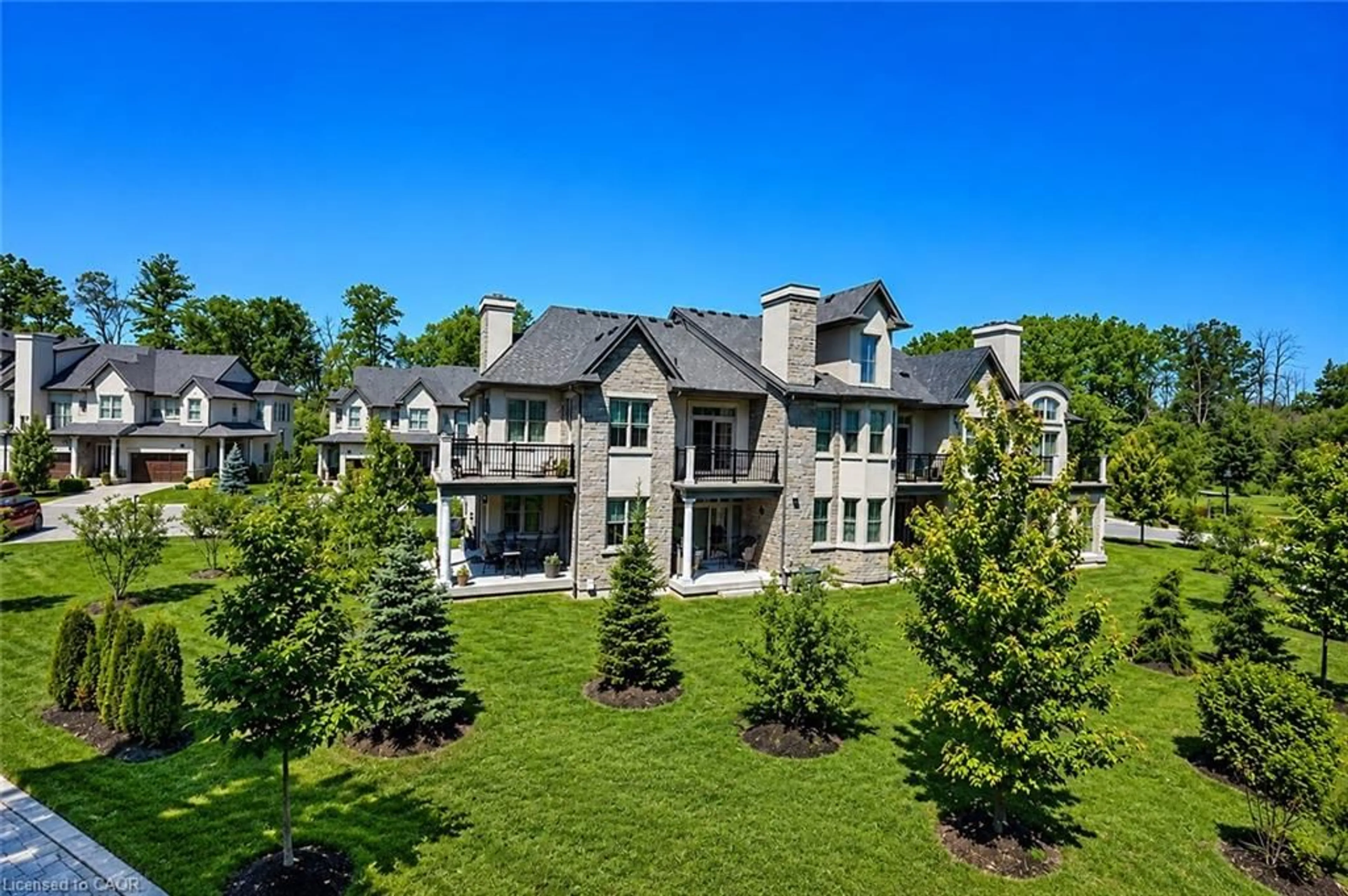 A pic from outside/outdoor area/front of a property/back of a property/a pic from drone, unknown for 8 St. Andrews Lane, Niagara-on-the-Lake Ontario L0S 1J0