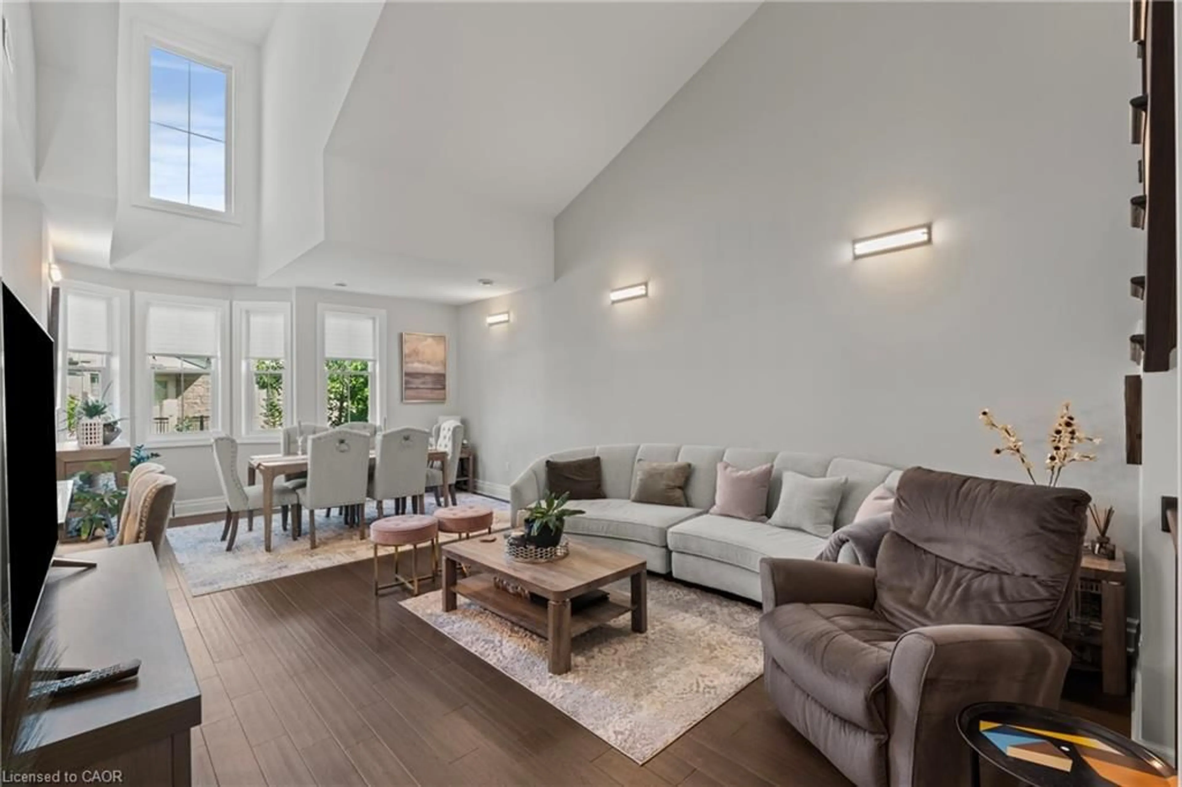 Living room with furniture, unknown for 8 St. Andrews Lane, Niagara-on-the-Lake Ontario L0S 1J0