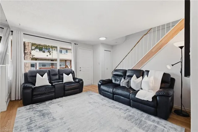 164 Jansen Ave #11, Kitchener 4