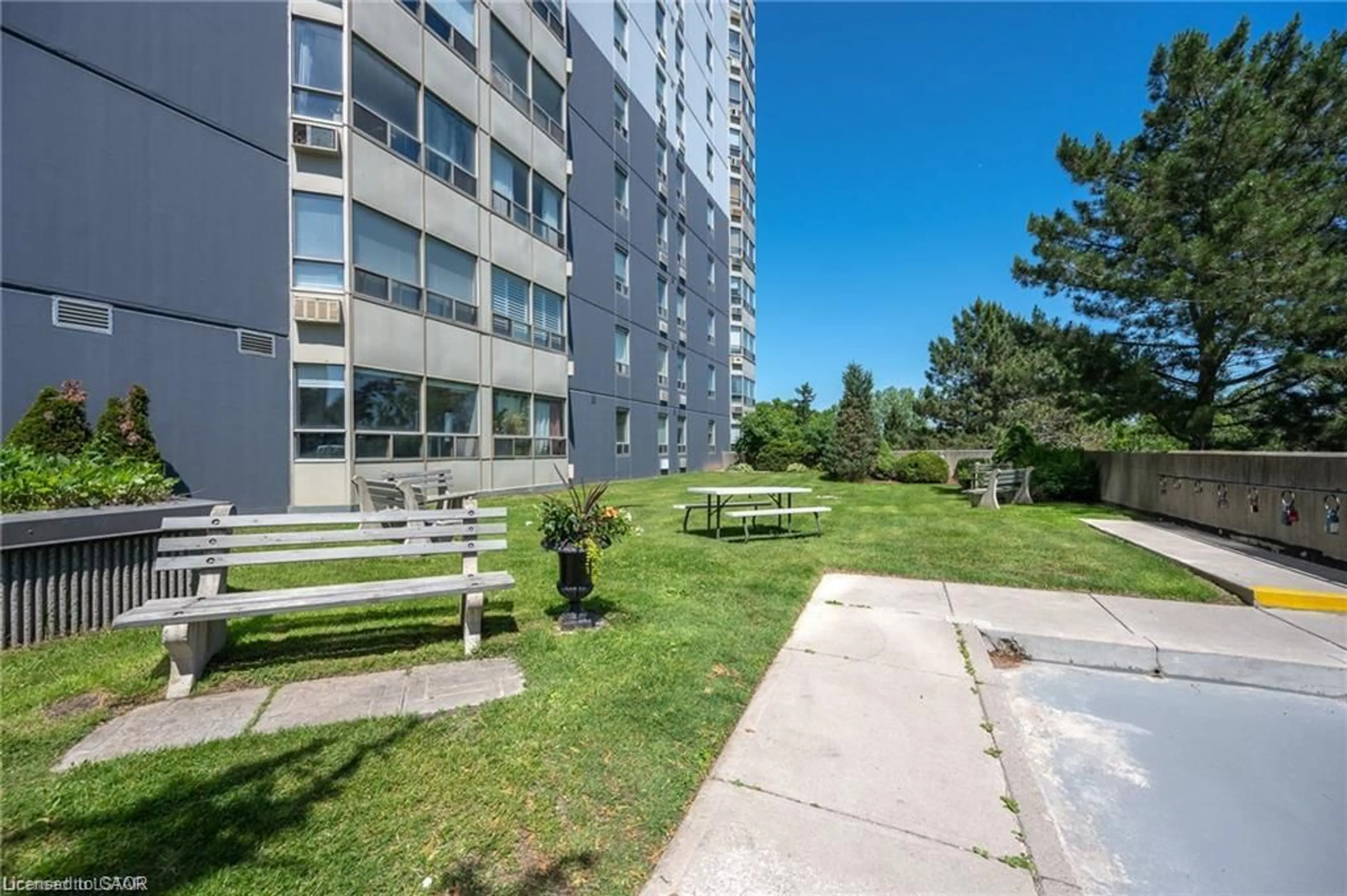 Patio, unknown for 45 Pond Mills Rd #1007, London Ontario N5Z 4W5