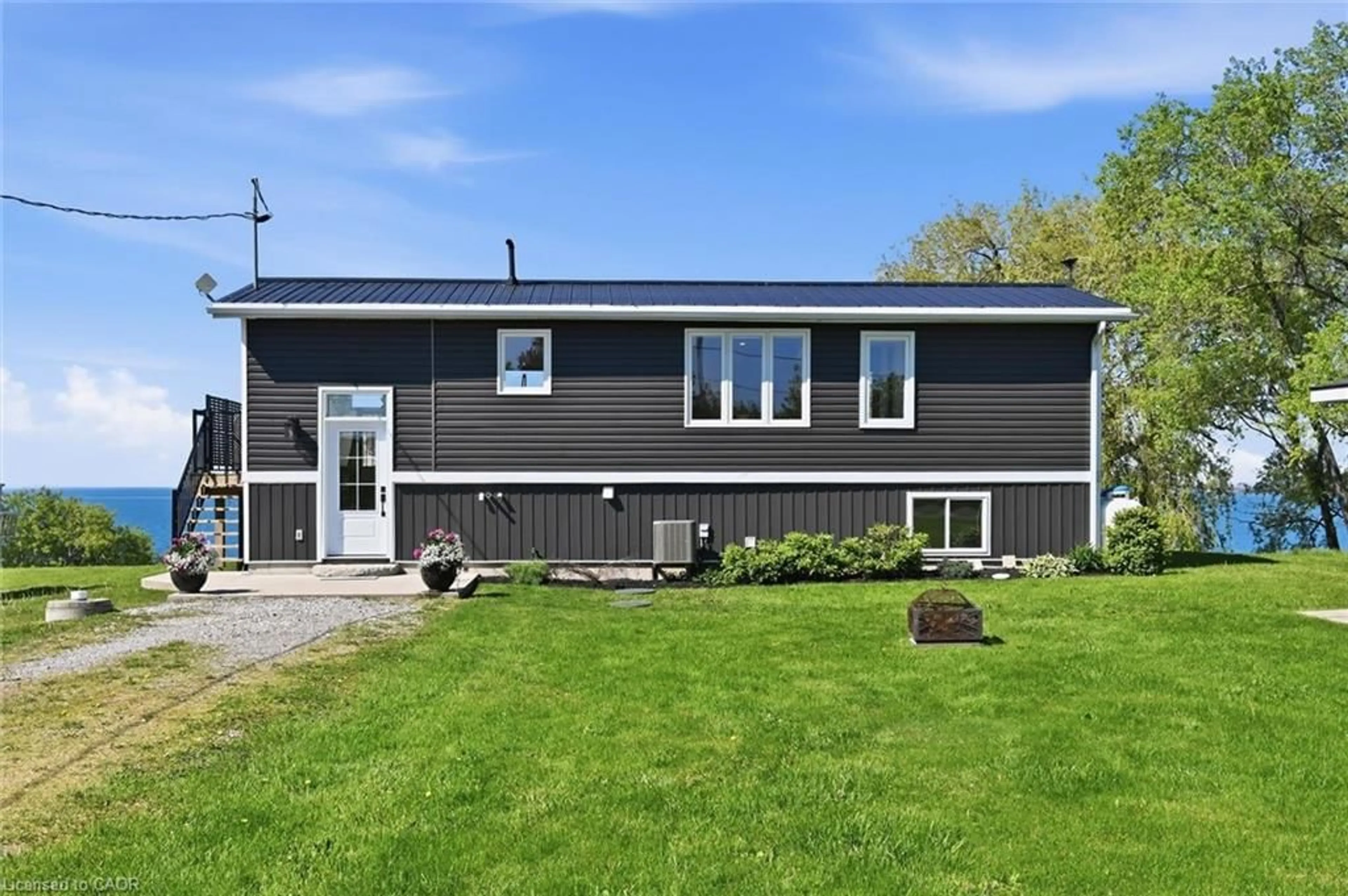 Home with vinyl exterior material, unknown for 402 South Coast Dr, Nanticoke Ontario N0A 1L0