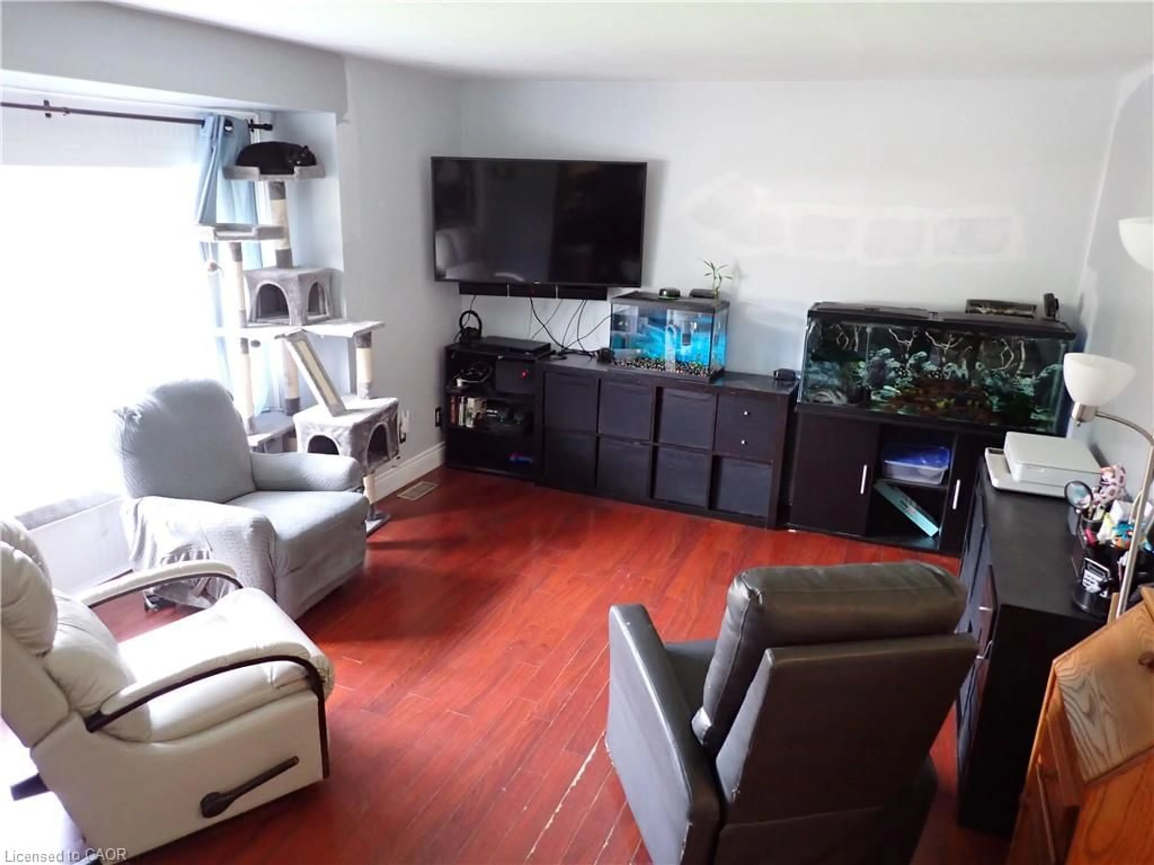 A pic of a room for 15 Blair Ave, Hamilton Ontario L8H 6E6