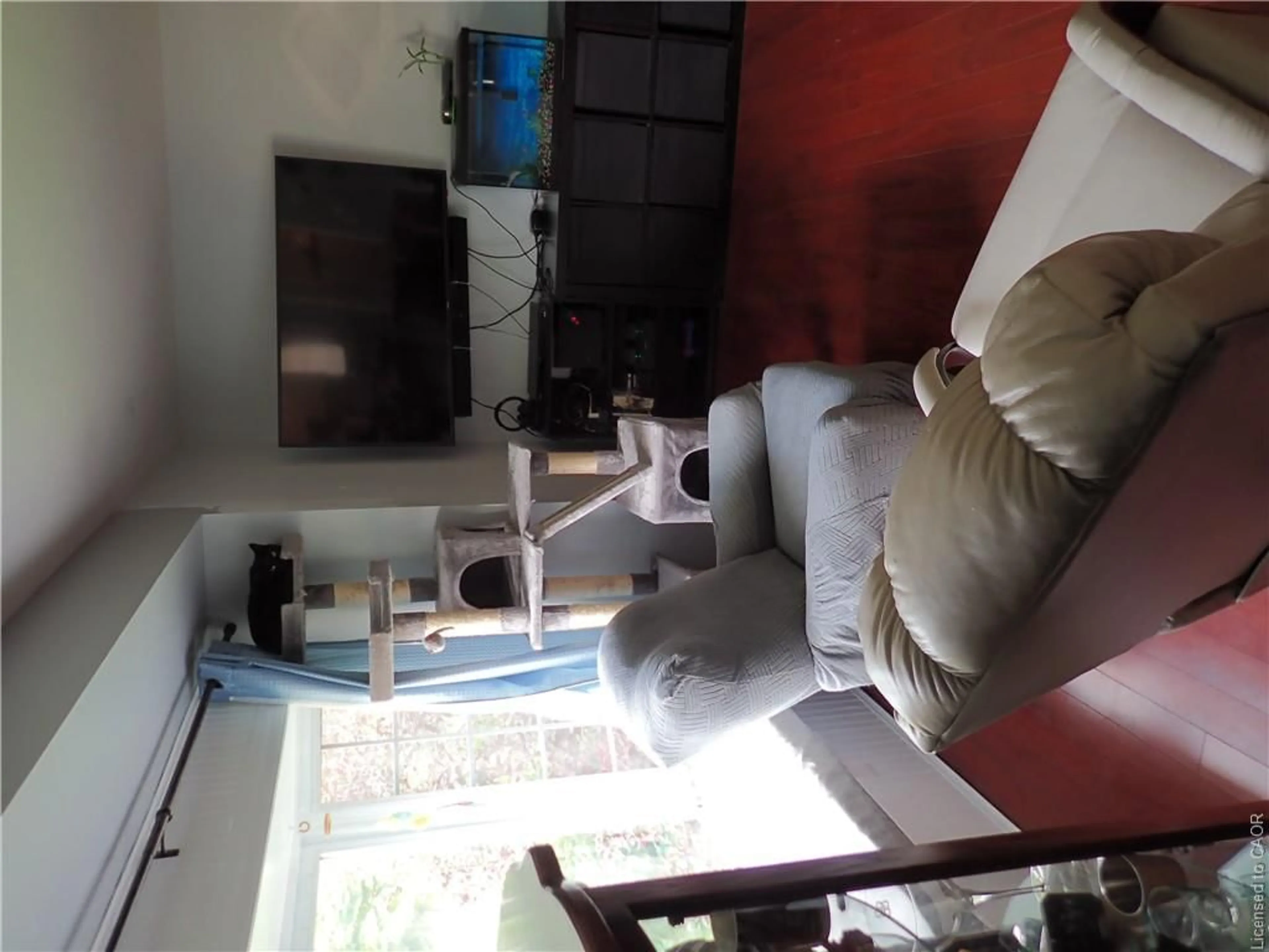 A pic of a room for 15 Blair Ave, Hamilton Ontario L8H 6E6