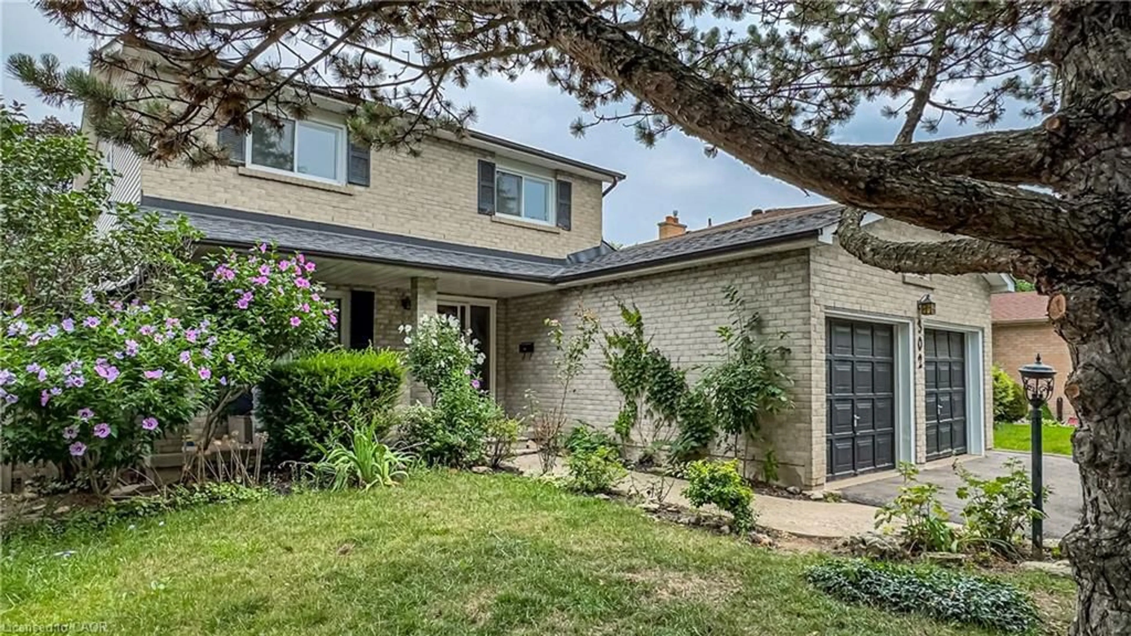 Home with brick exterior material, street for 302 Randall Cres, Milton Ontario L9T 4X7