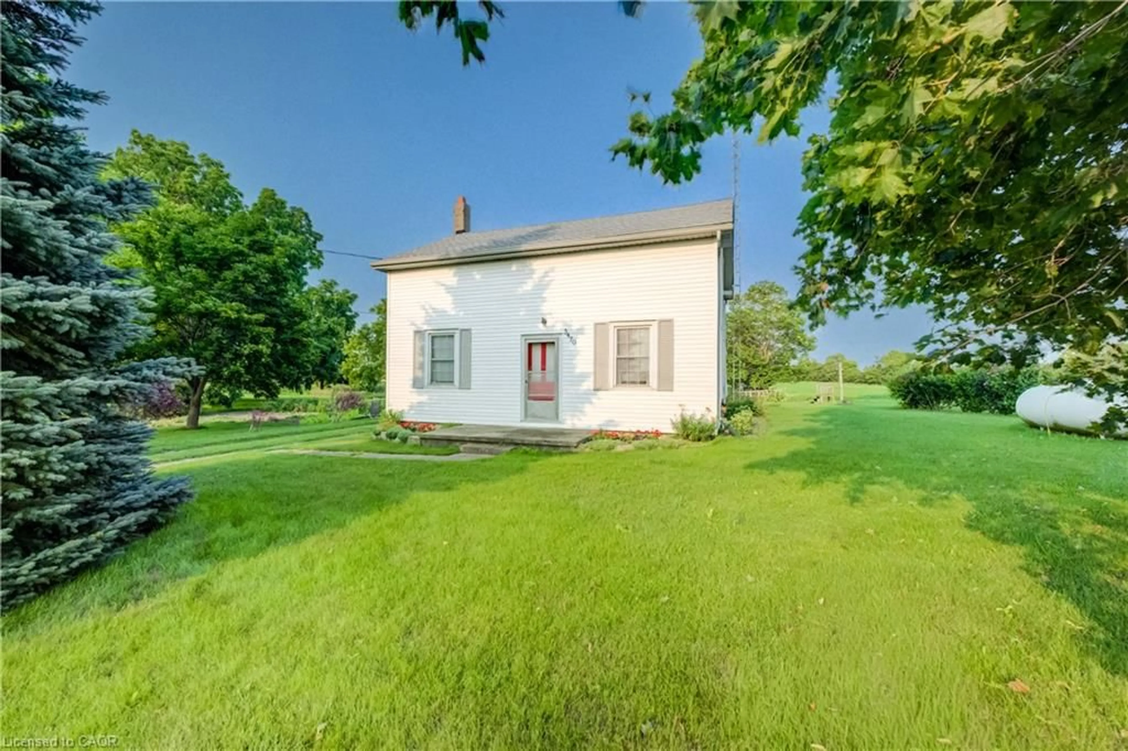 A pic from outside/outdoor area/front of a property/back of a property/a pic from drone, building for 3470 Beaverdale Rd, Cambridge Ontario N3H 4R6