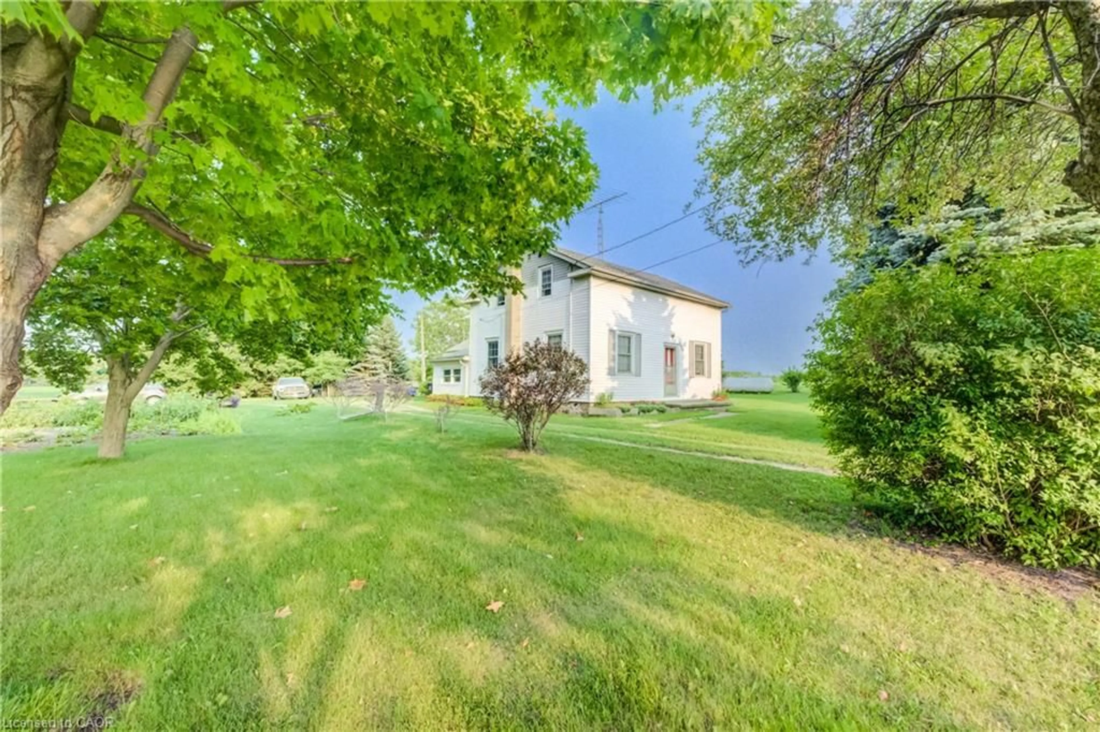 A pic from outside/outdoor area/front of a property/back of a property/a pic from drone, unknown for 3470 Beaverdale Rd, Cambridge Ontario N3H 4R6