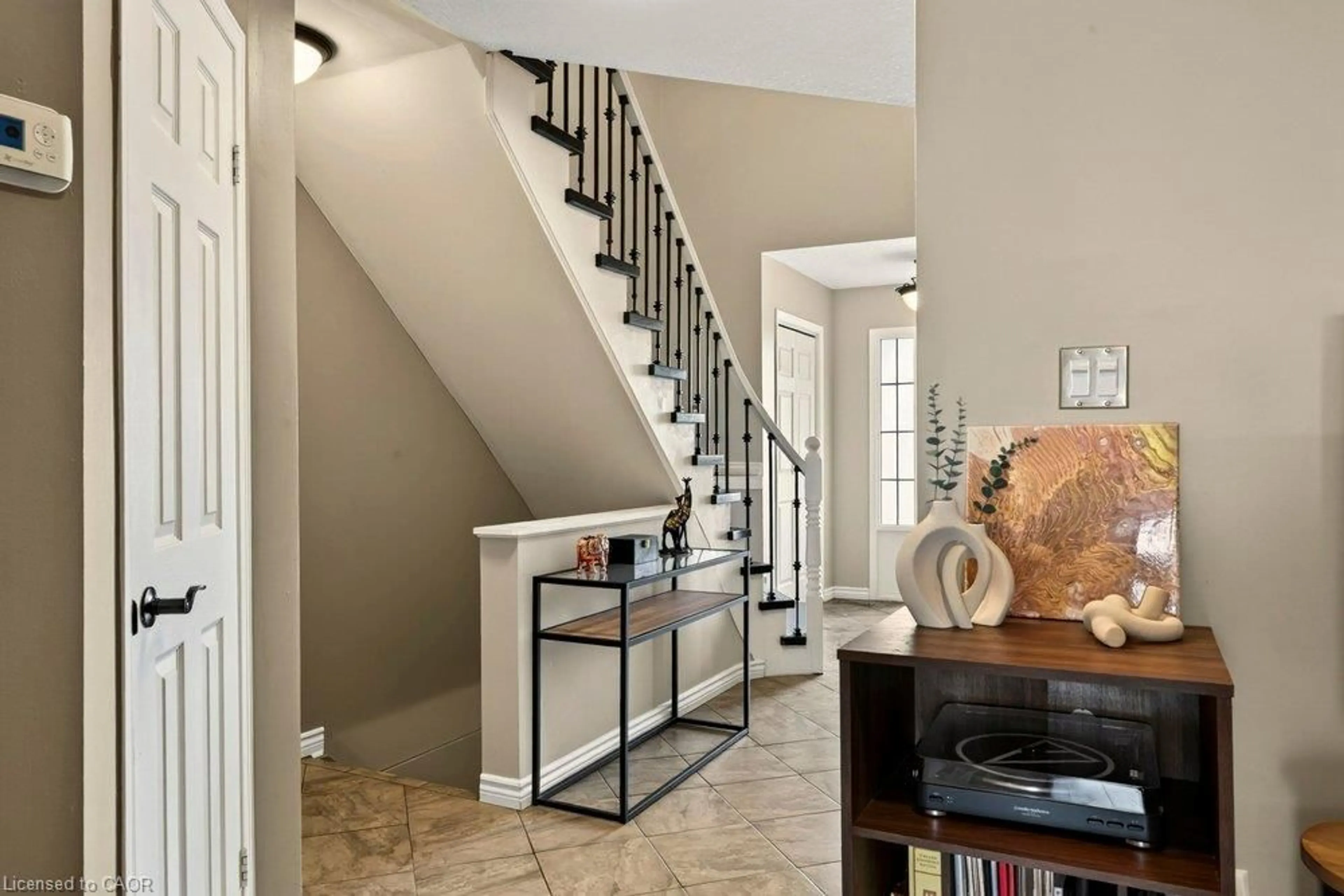 Indoor entryway for 1860 Upper Gage Ave #15, Hamilton Ontario L8W 3Y6