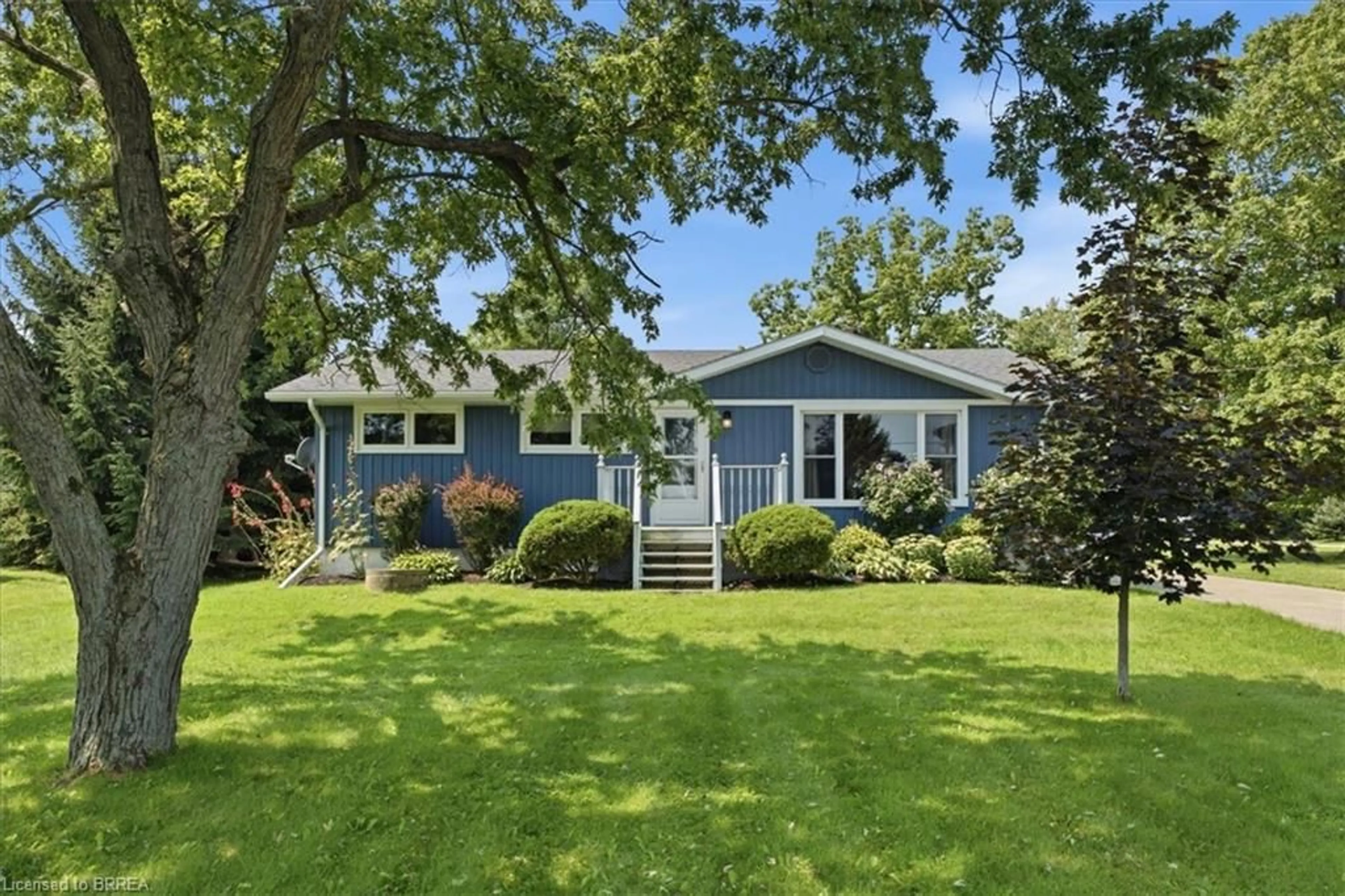 Home with vinyl exterior material, street for 2965 Cockshutt Rd, Waterford Ontario N0E 1Y0