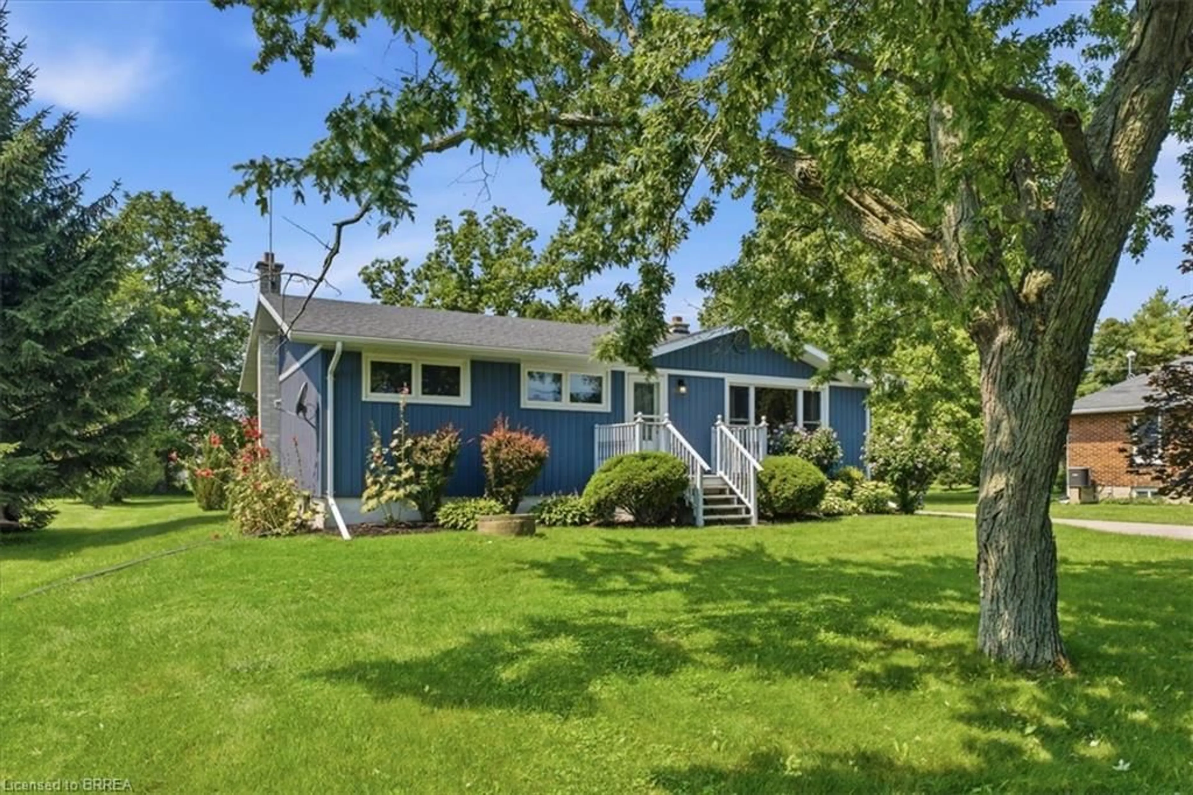 Home with vinyl exterior material, street for 2965 Cockshutt Rd, Waterford Ontario N0E 1Y0