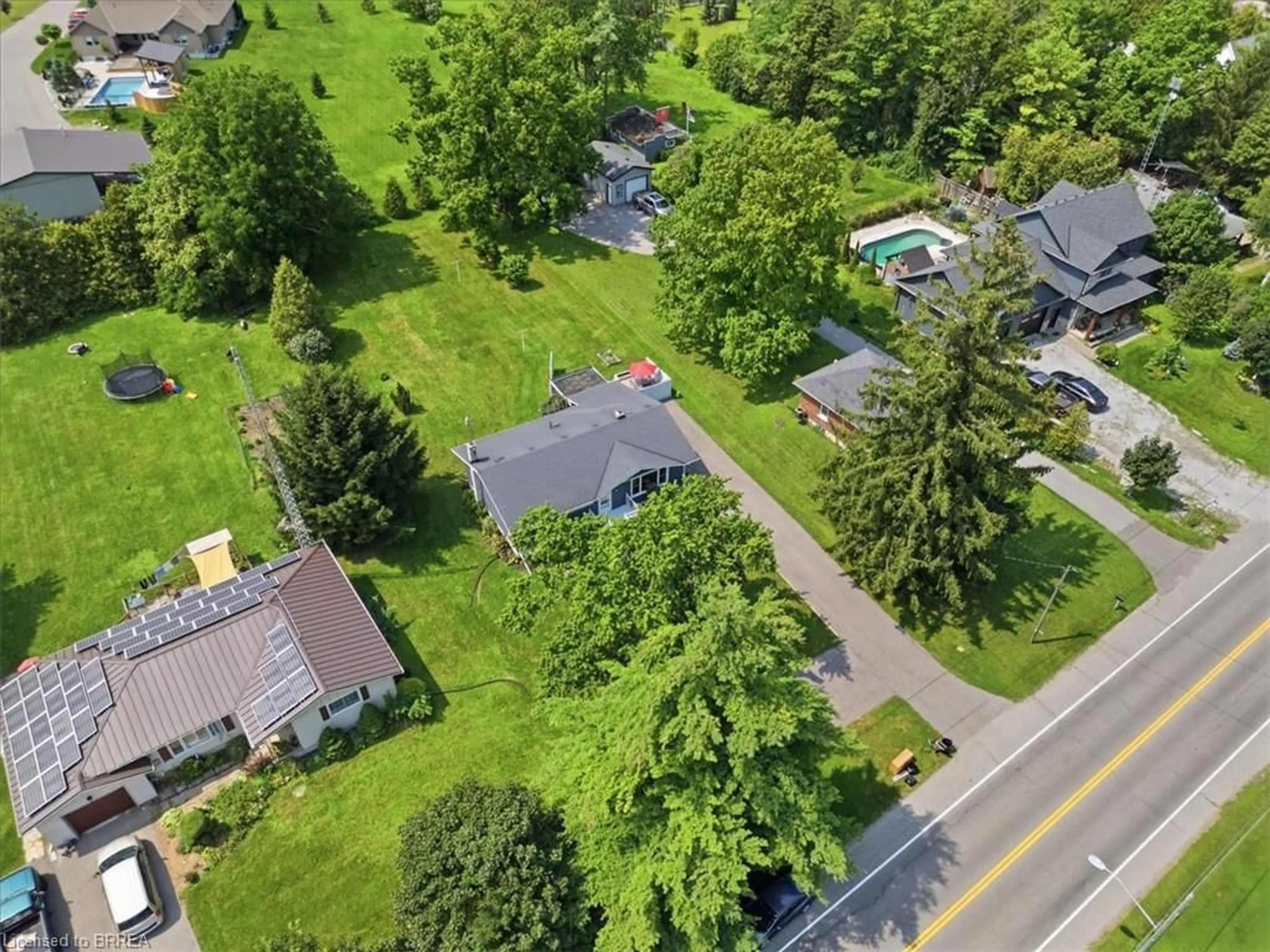 A pic from outside/outdoor area/front of a property/back of a property/a pic from drone, street for 2965 Cockshutt Rd, Waterford Ontario N0E 1Y0