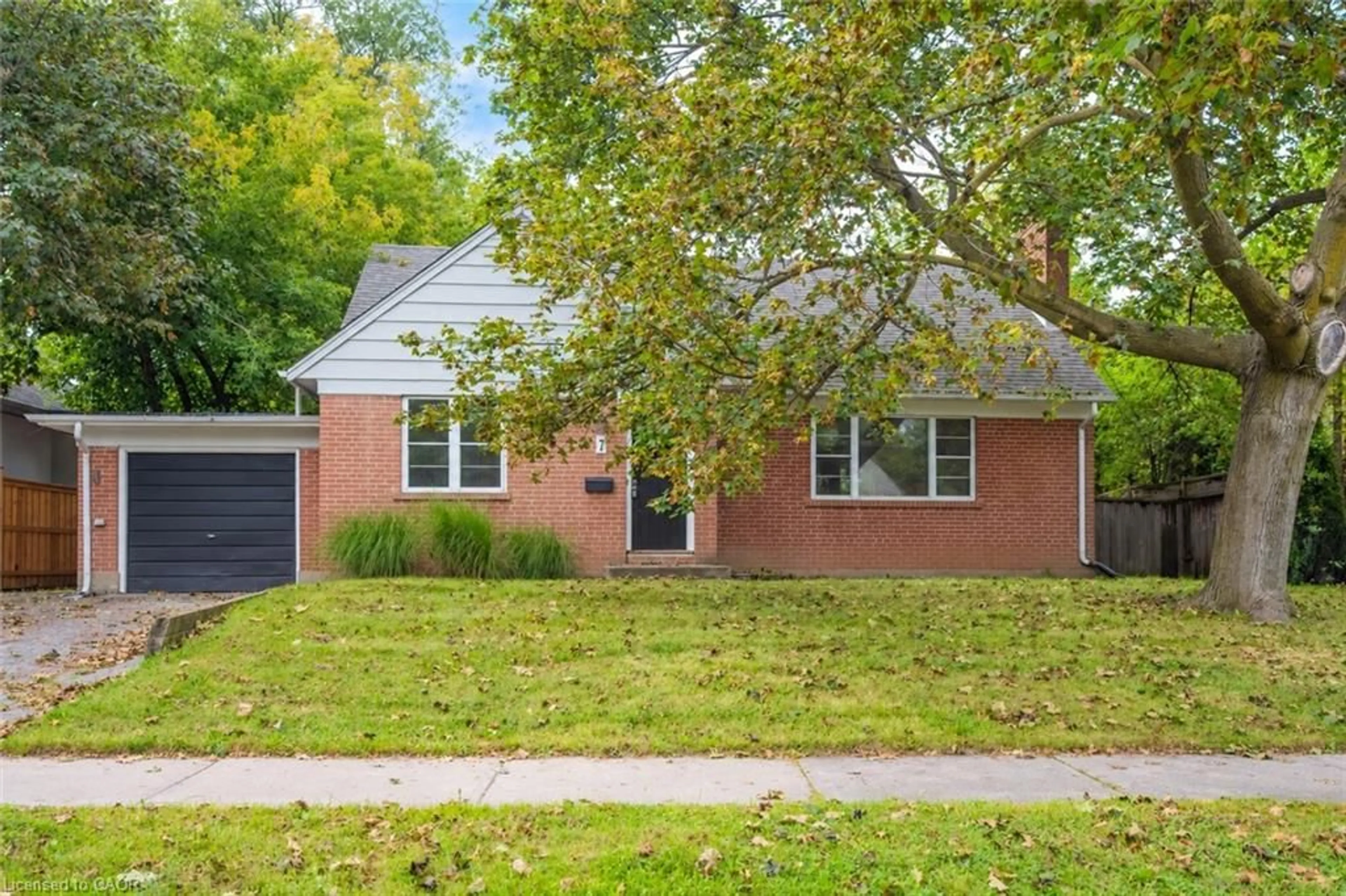 Home with brick exterior material, street for 7 Washington Ave, Oakville Ontario L6K 1W5