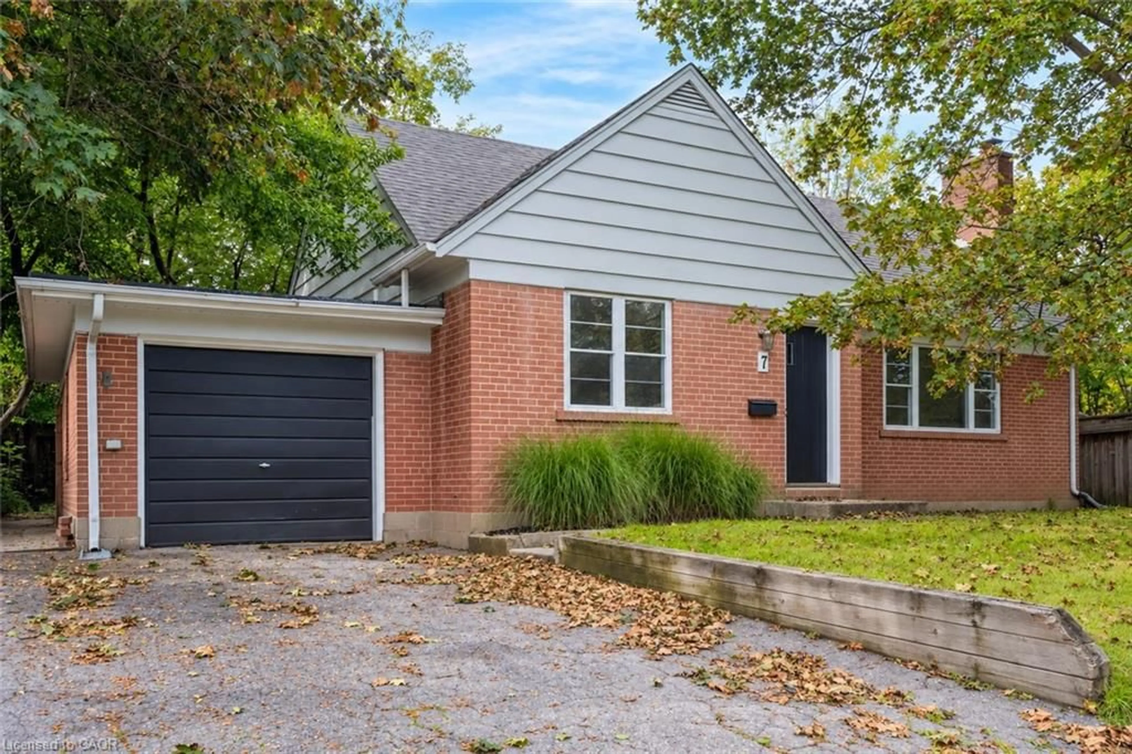Home with brick exterior material, street for 7 Washington Ave, Oakville Ontario L6K 1W5