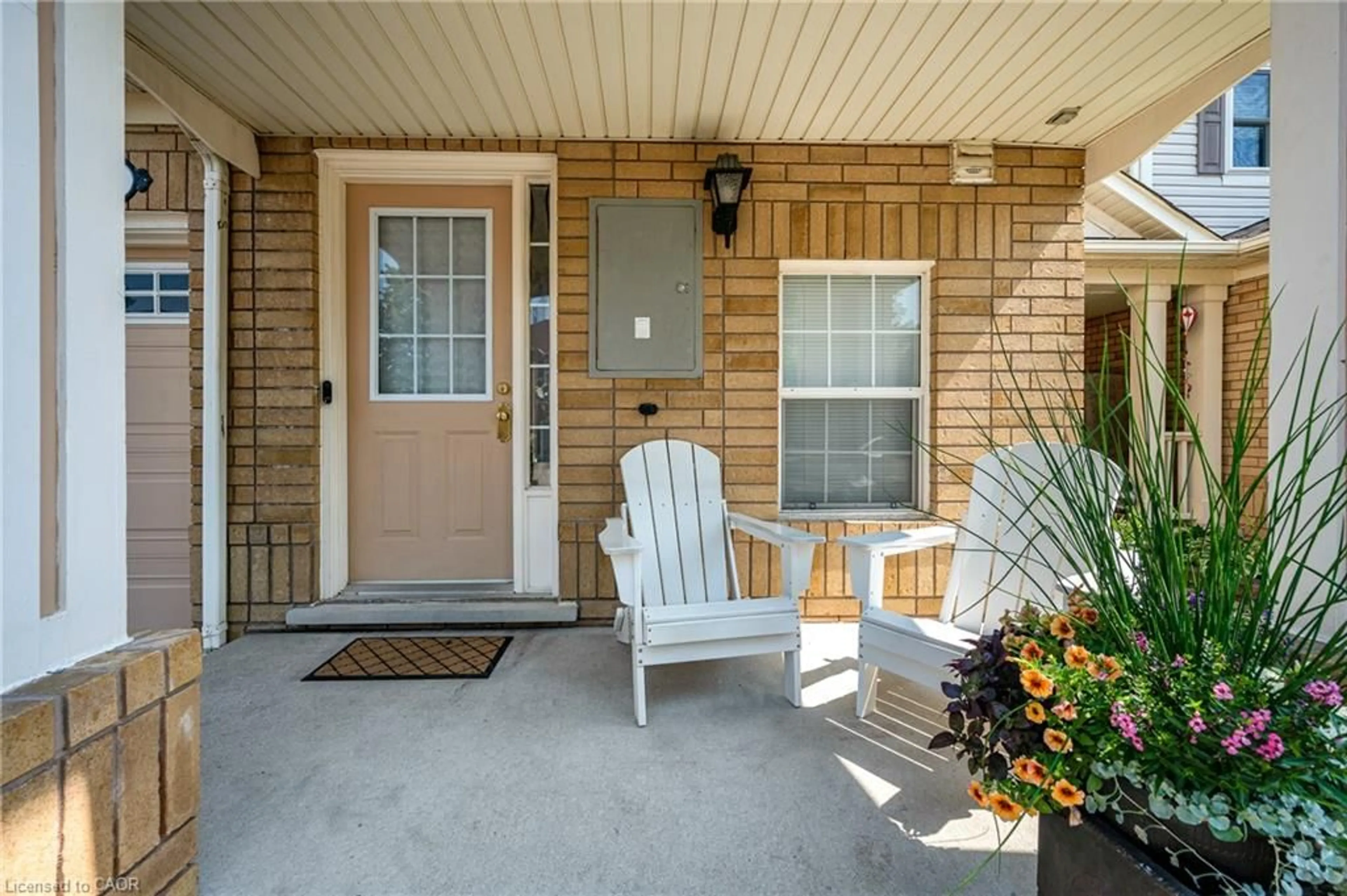 Indoor entryway for 1070 Barclay Cir, Milton Ontario L9T 5W3