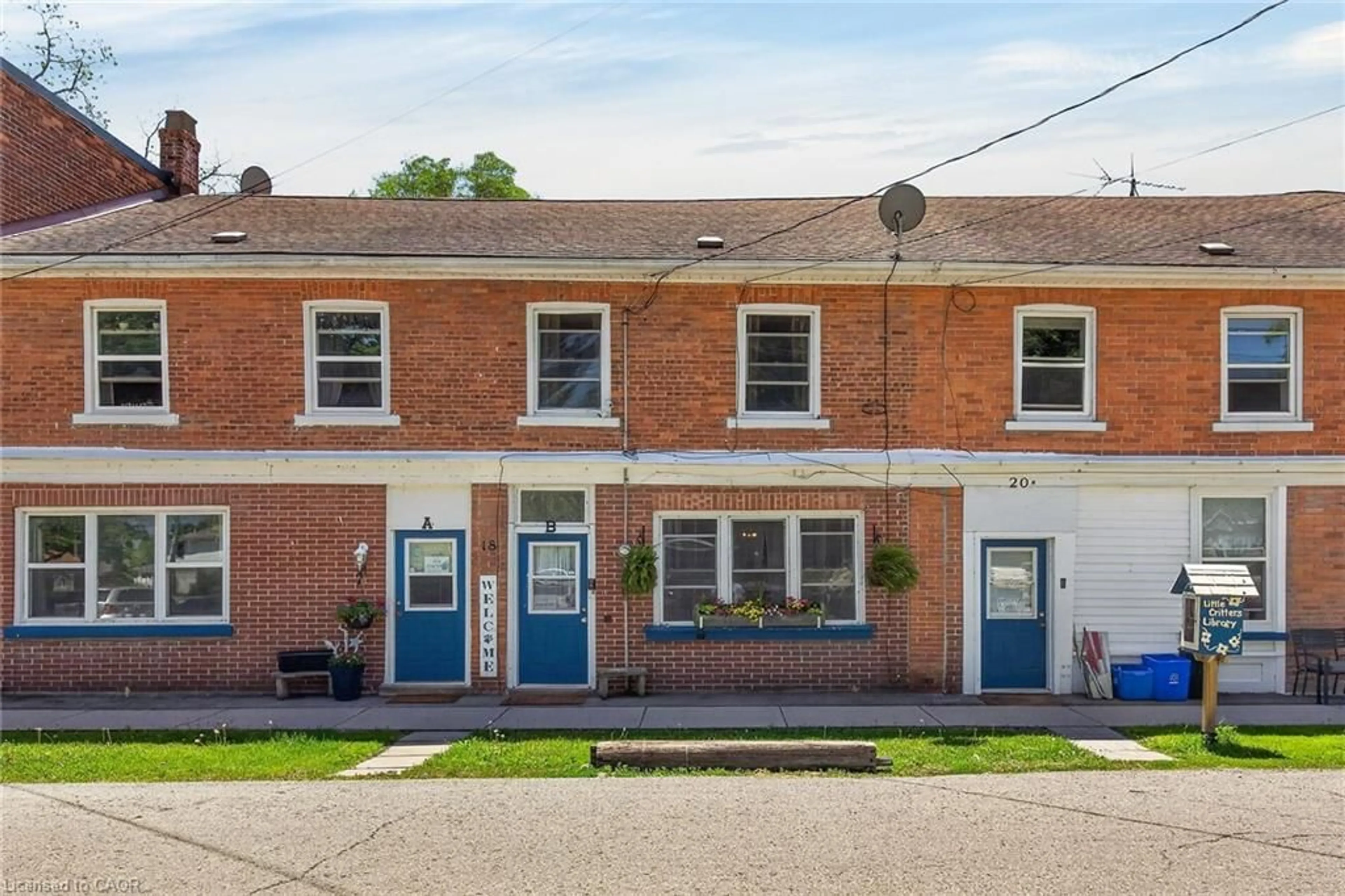 A pic from outside/outdoor area/front of a property/back of a property/a pic from drone, street for 18 King St #A&B, Cayuga Ontario N0A 1E0
