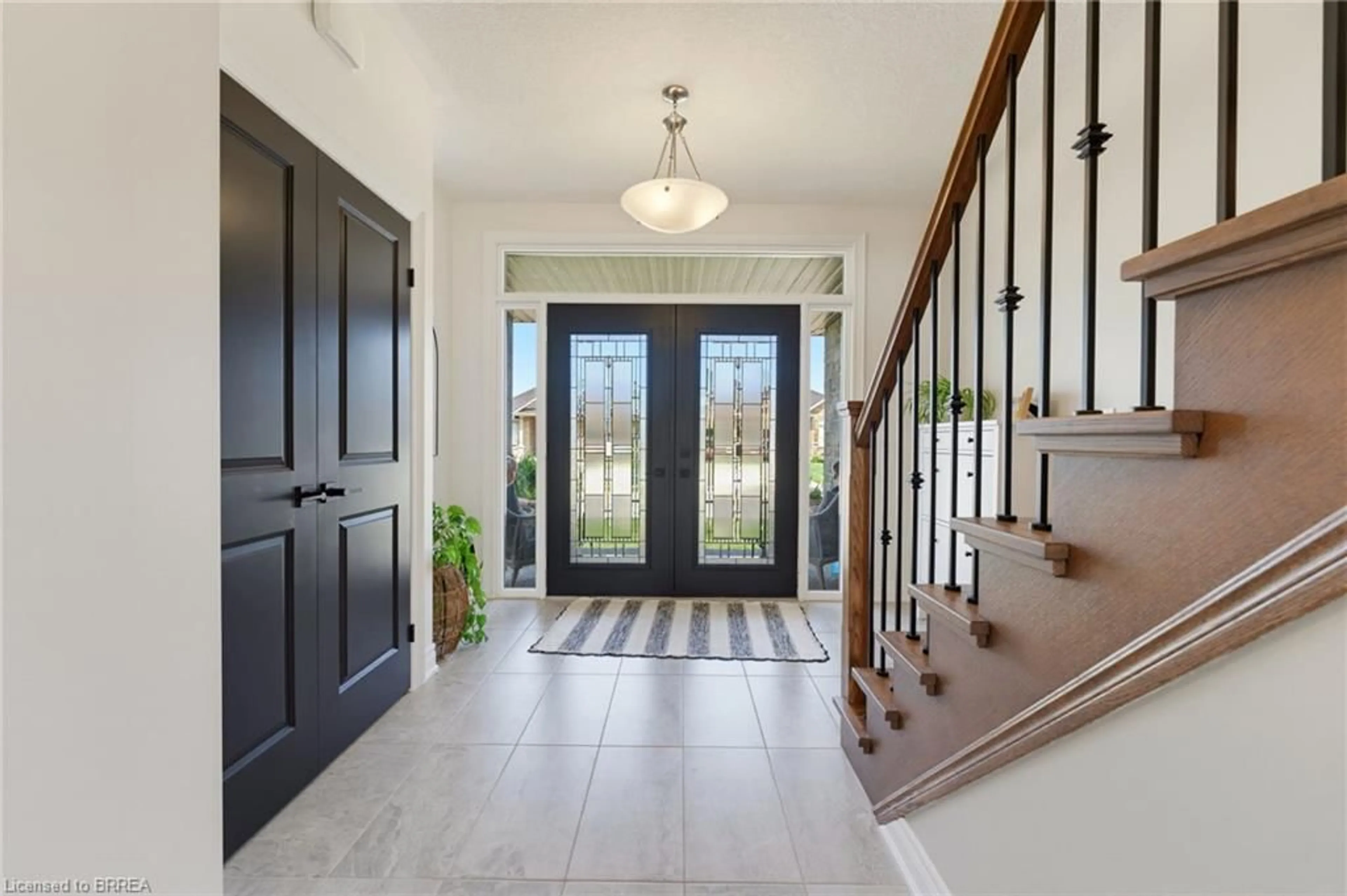 Indoor entryway for 192 Gibbons St, Waterford Ontario N0E 1Y0