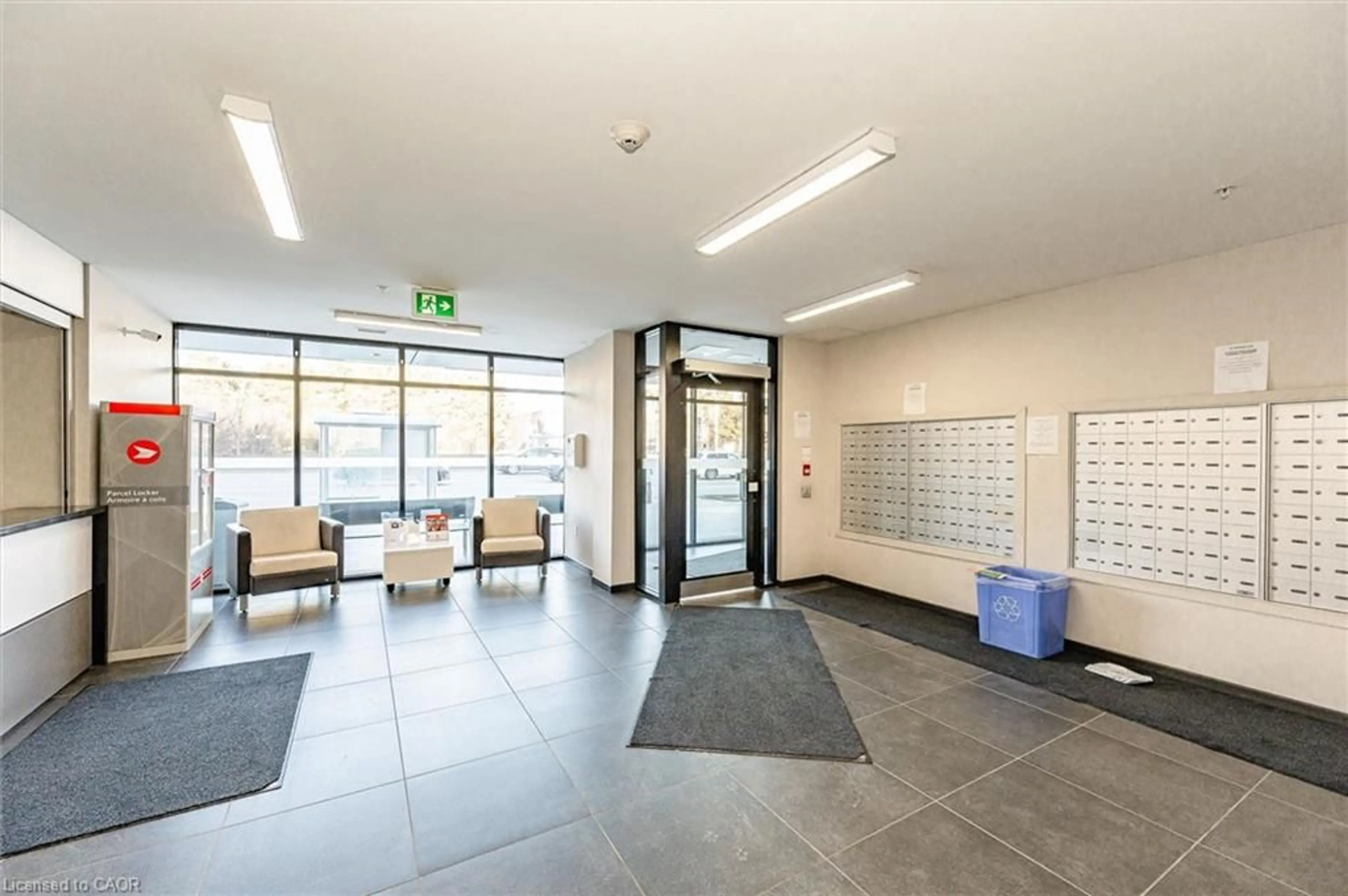 Indoor foyer for 1291 Gordon St #420, Guelph Ontario N1G 5E7