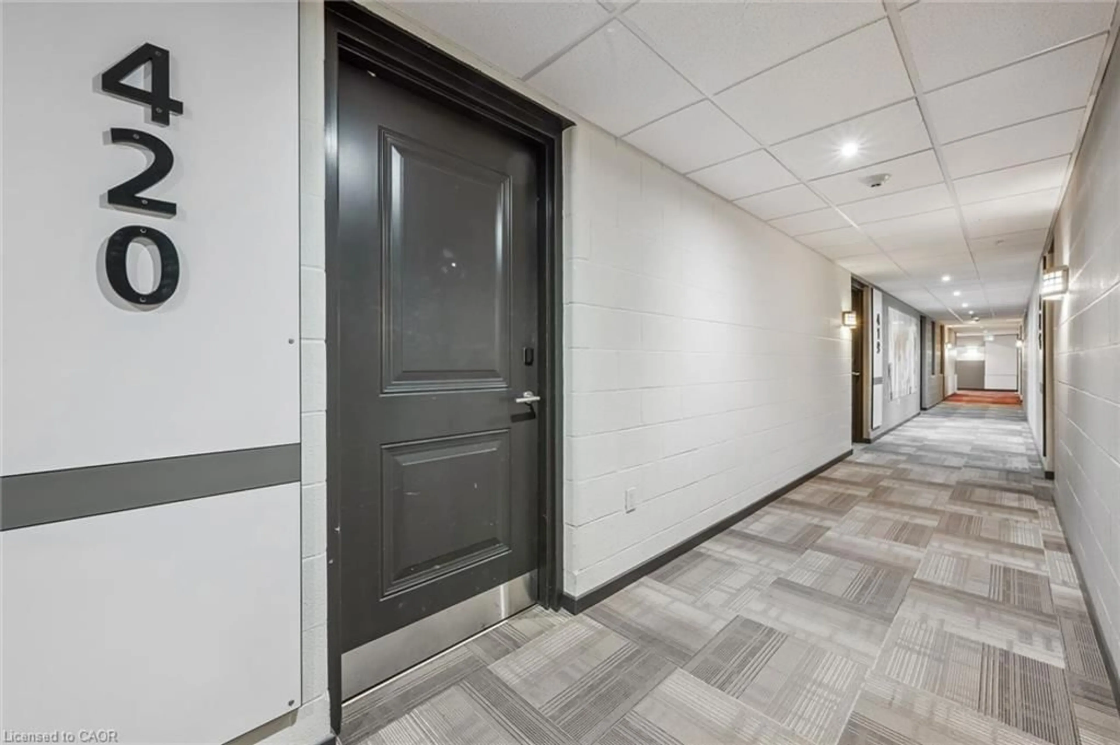 Indoor foyer for 1291 Gordon St #420, Guelph Ontario N1G 5E7