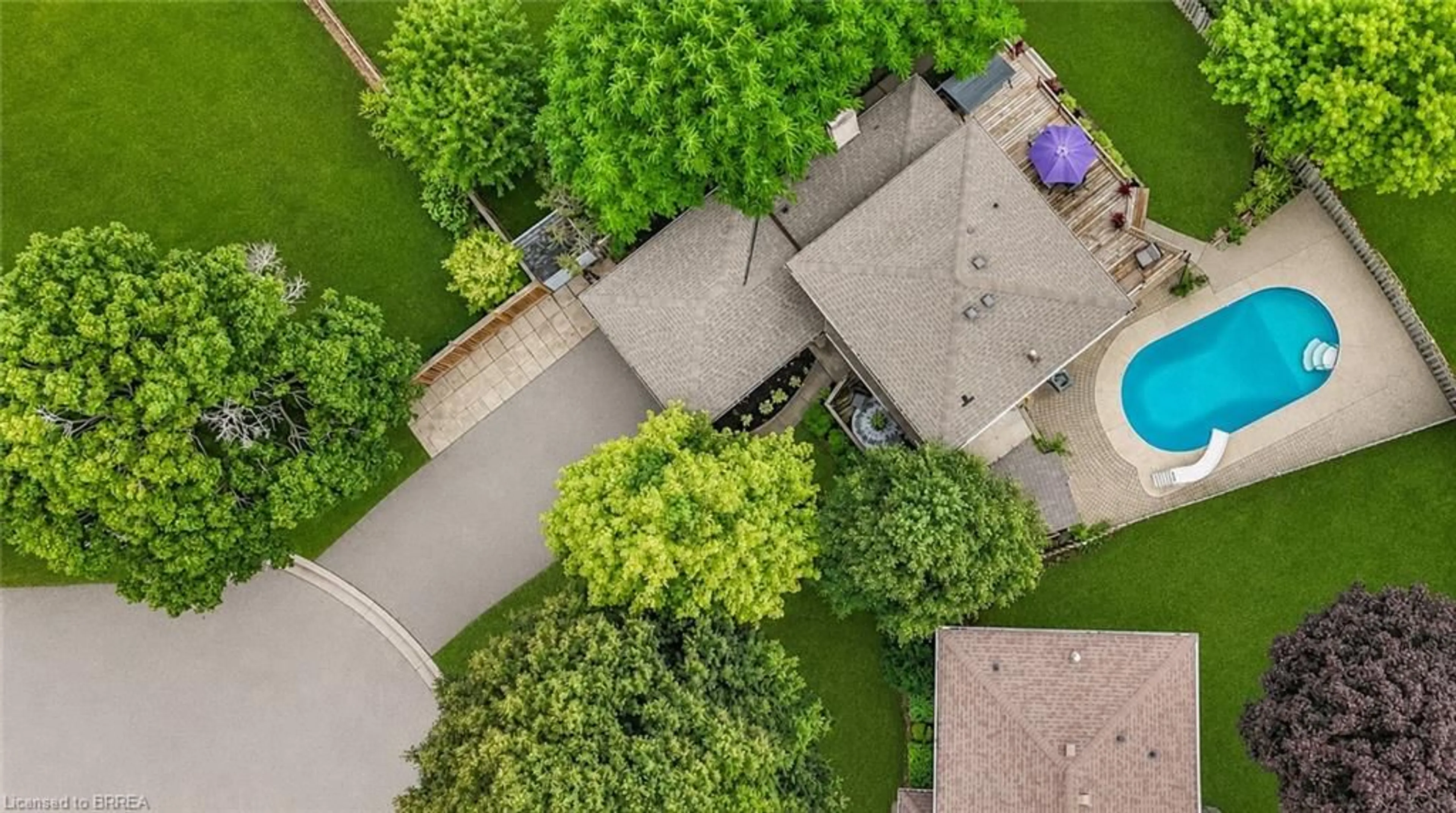 A pic from outside/outdoor area/front of a property/back of a property/a pic from drone, water/lake/river/ocean view for 37 Rose Crt, Paris Ontario N3L 3T9