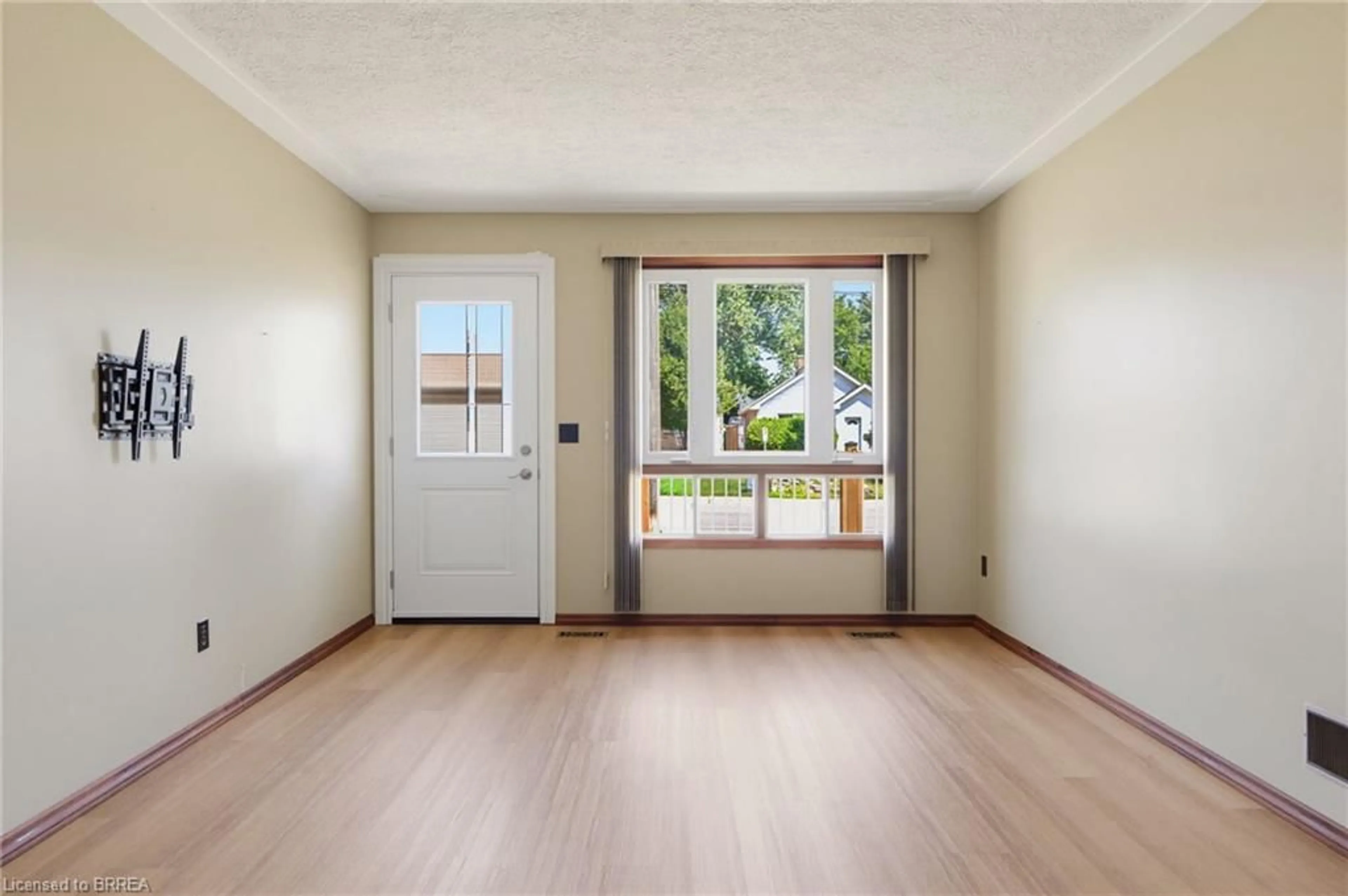 Indoor entryway for 57 Dublin St, Brantford Ontario N3R 2E3
